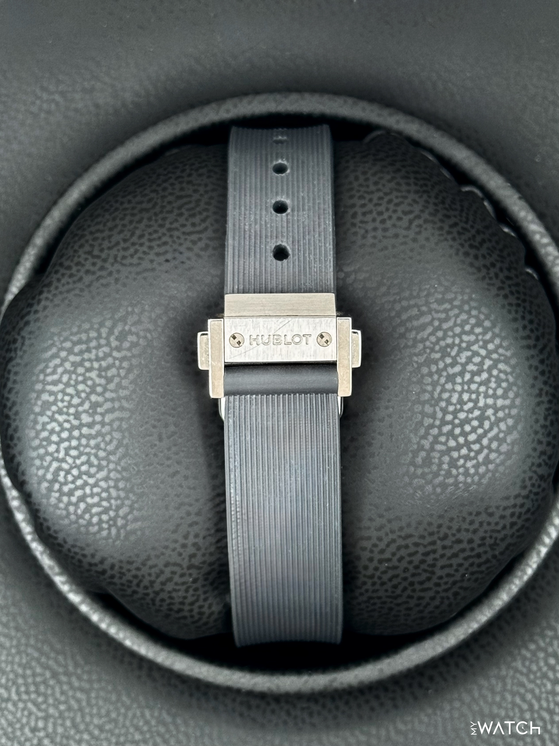 2022 Ladies Hublot Classic Fusion 33mm 581.NX.7071.RX Titanium Grey Dial - MyWatchLLC
