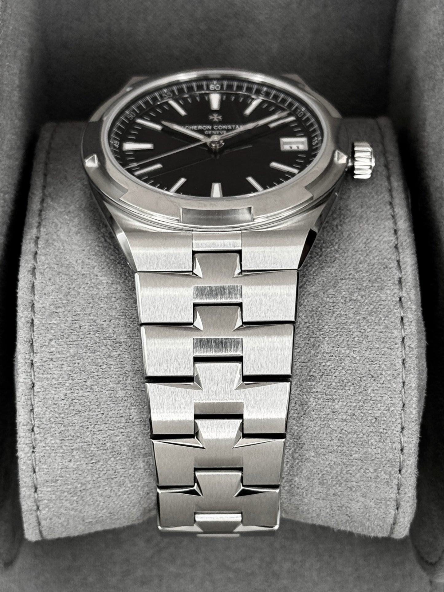 NEW 2026 Vacheron Constantin Overseas 41mm 4520V Stainless Steel Black Dial