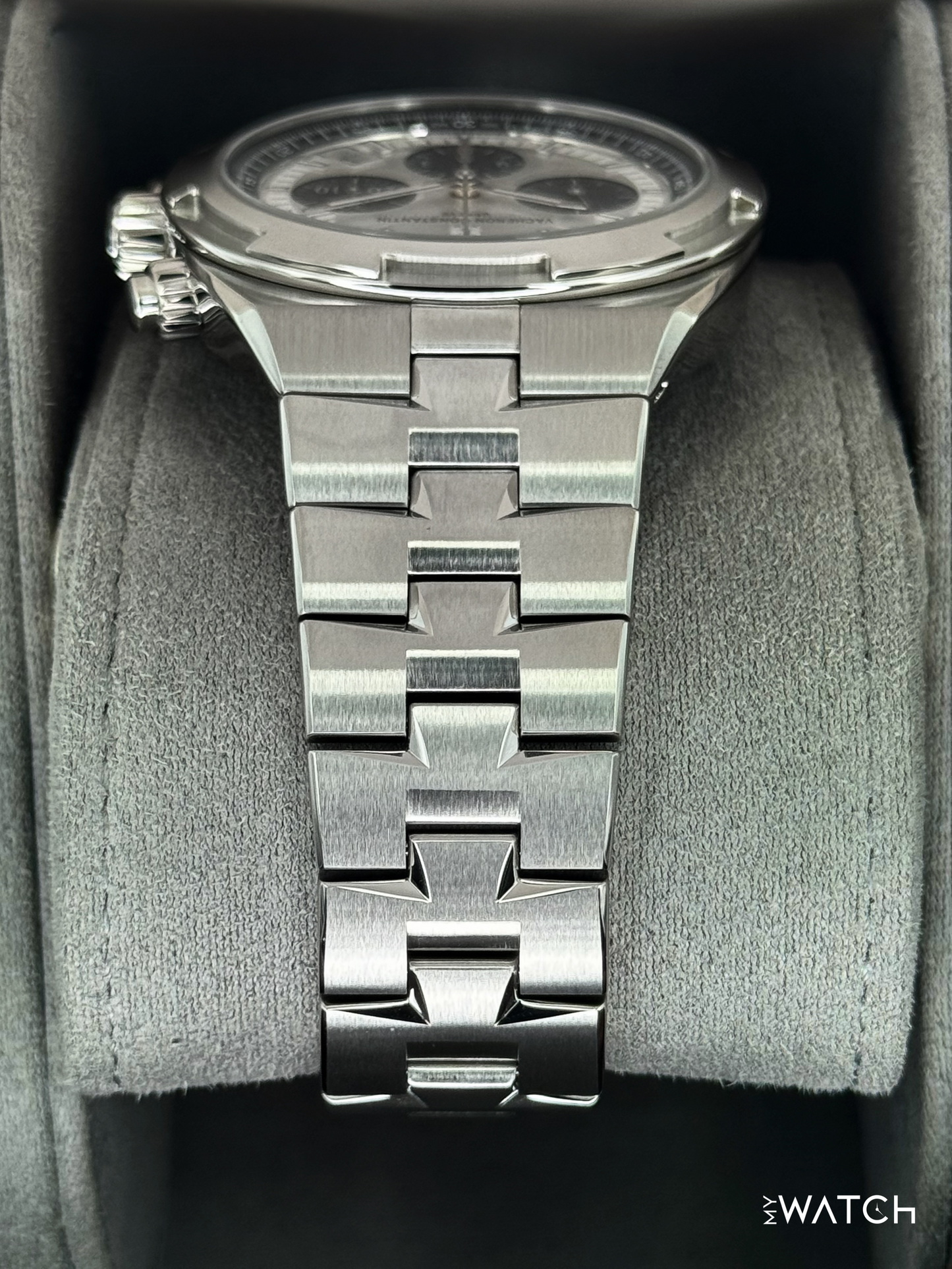 2025 Vacheron Constantin Overseas 42.5mm 5520V Stainless Steel Silver Dial - MyWatchLLC