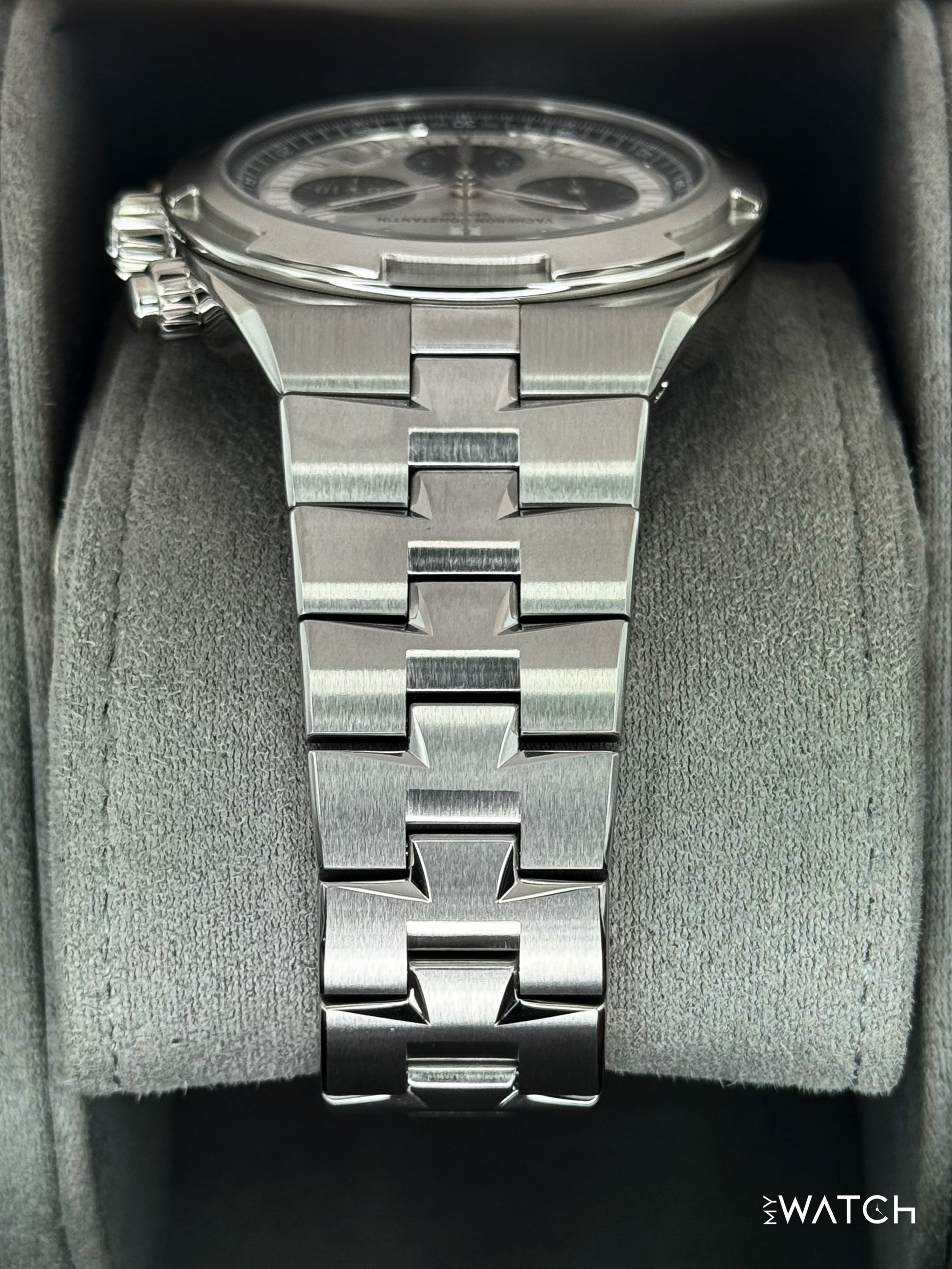 2025 Vacheron Constantin Overseas 42.5mm 5520V Stainless Steel Silver Dial - MyWatchLLC