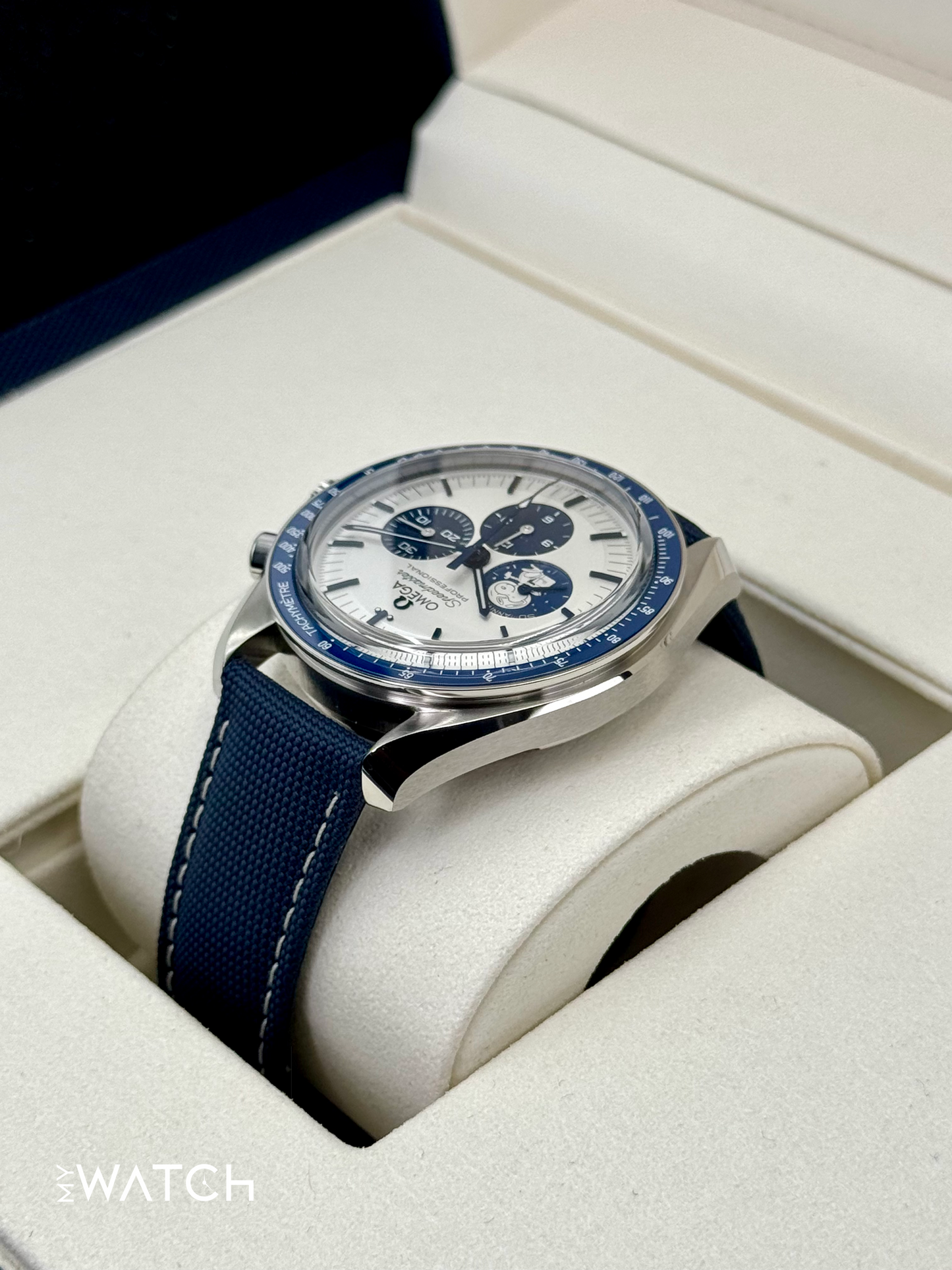 NEW 2025 Omega Speedmaster Silver Snoopy Award 310.32.42.50.02.001