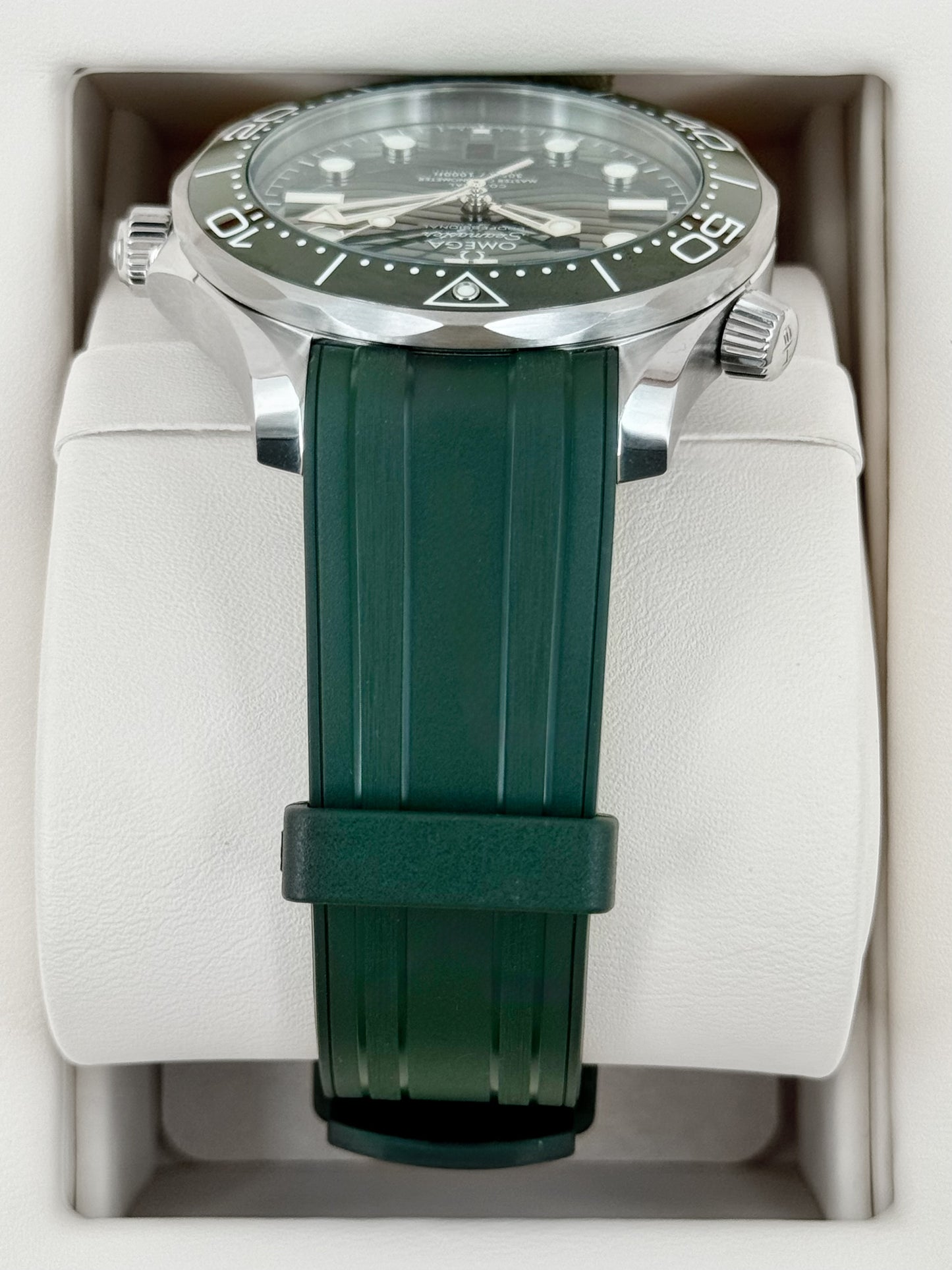 2023 Omega Seamaster Master Chronometer 42mm 210.32.42.20.10.001 Green Dial