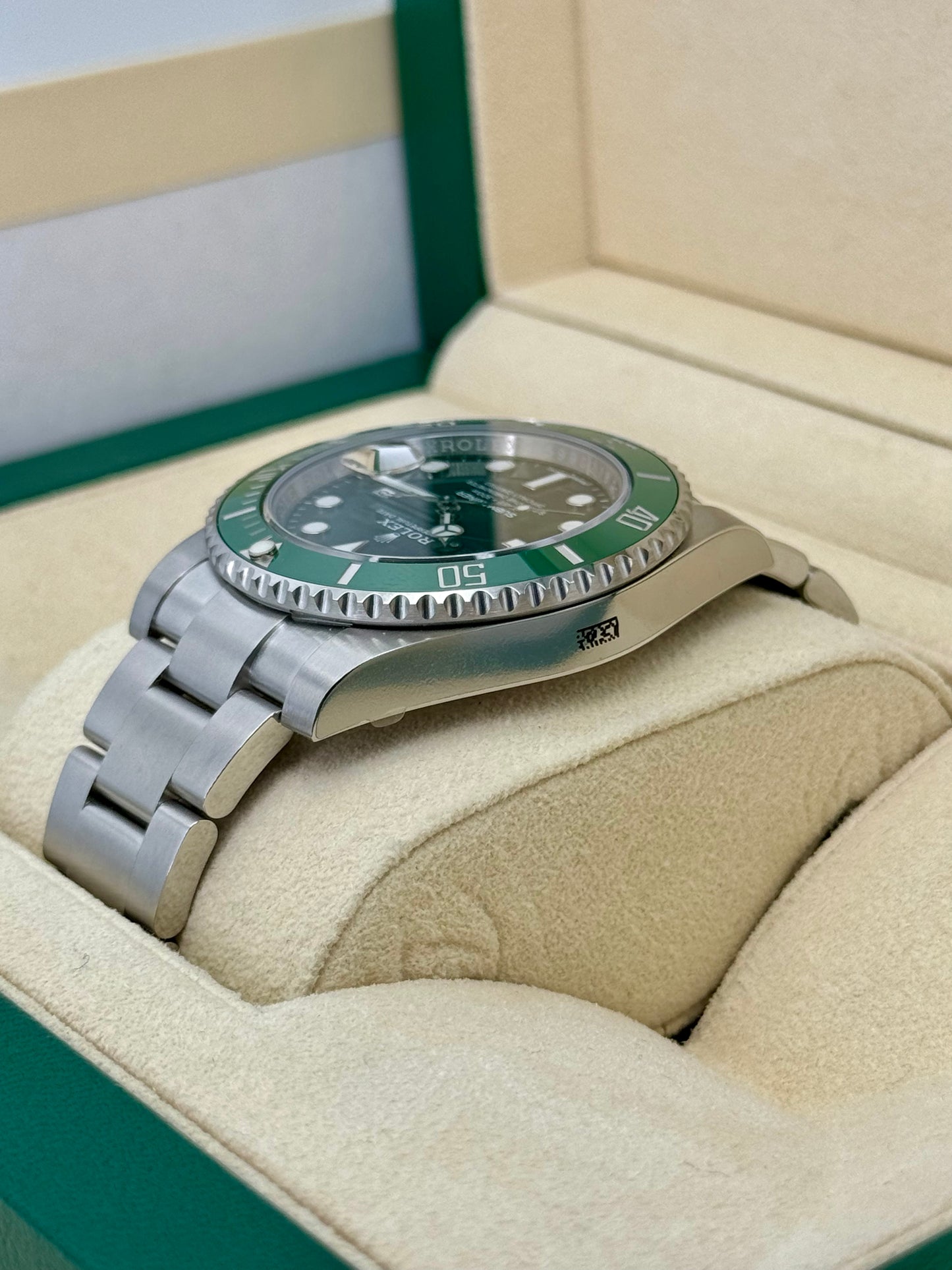 NEW 2019 Submariner Date "Hulk" 40mm 116610LV Stainless Steel Green Dial - MyWatchLLC