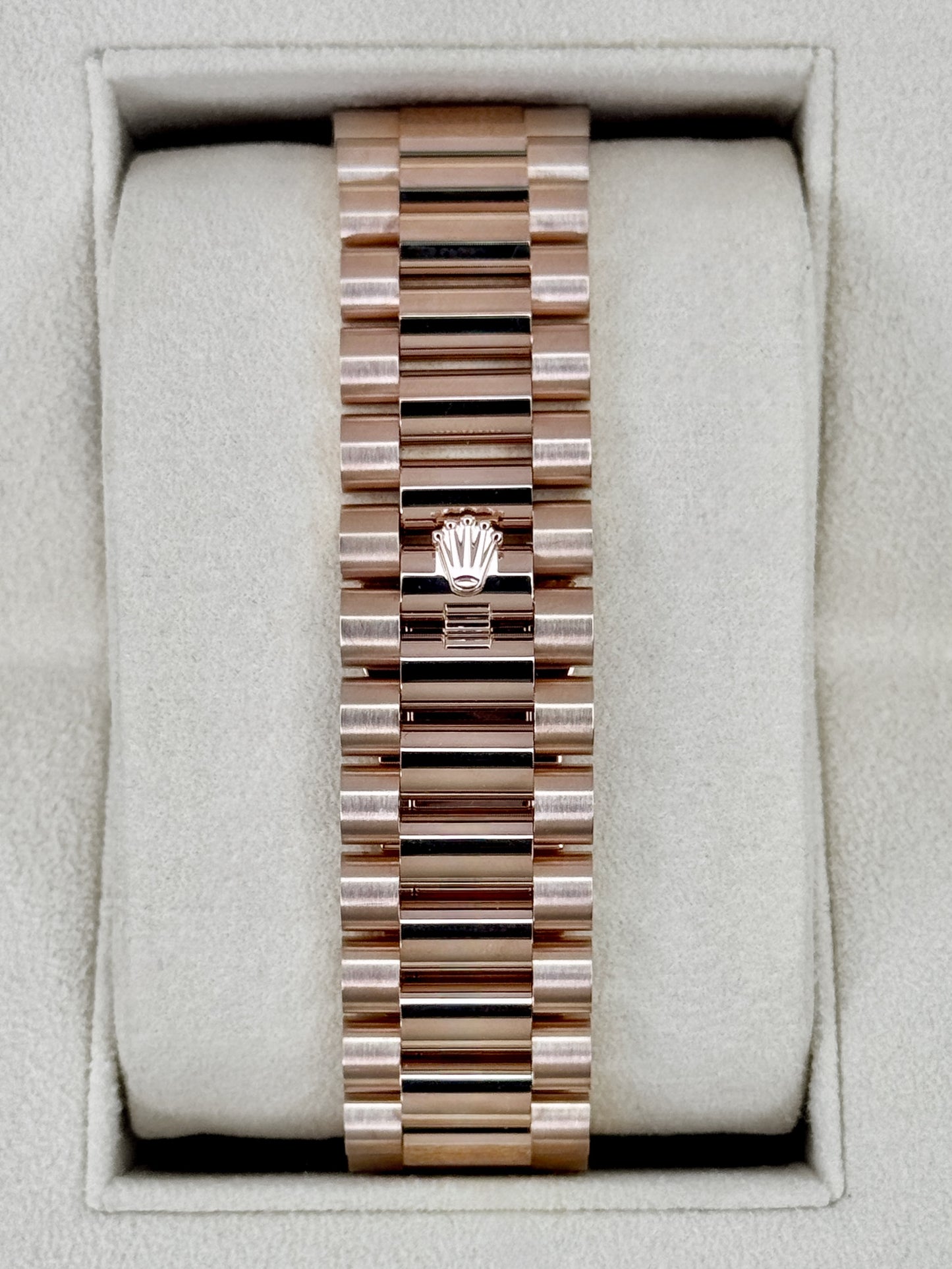 NEW 2025 Rolex Day-Date 40mm 228235 Presidential Rose Gold Olive Green Dial