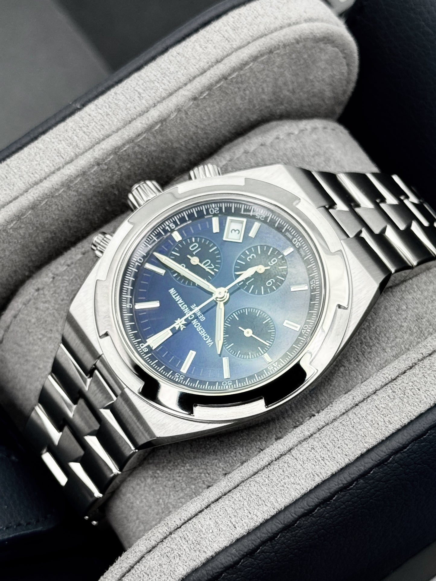 NEW 2026 Vacheron Constantin Overseas 42.5mm 5520V Stainless Steel Blue Dial