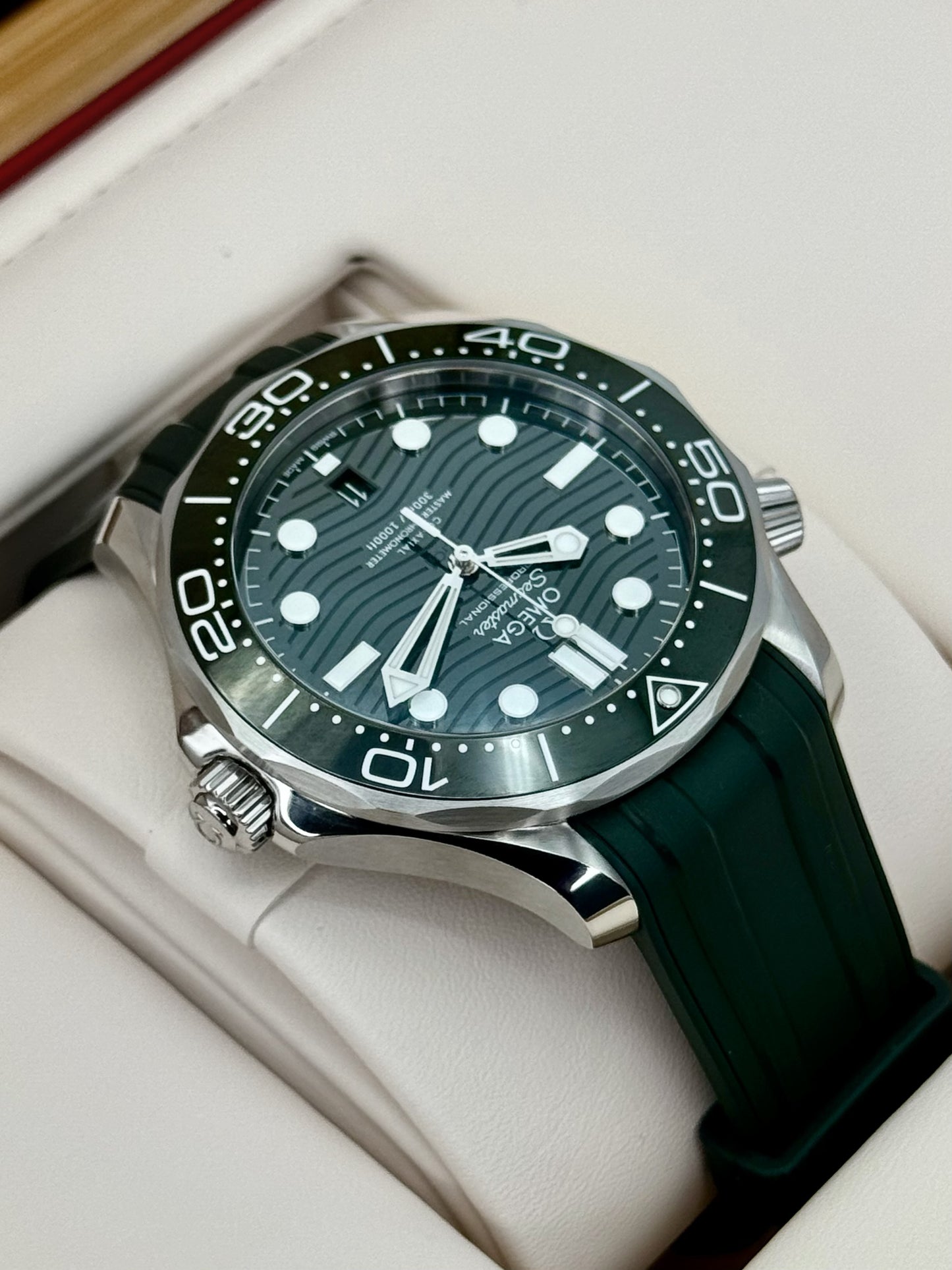 2023 Omega Seamaster Master Chronometer 42mm 210.32.42.20.10.001 Green Dial
