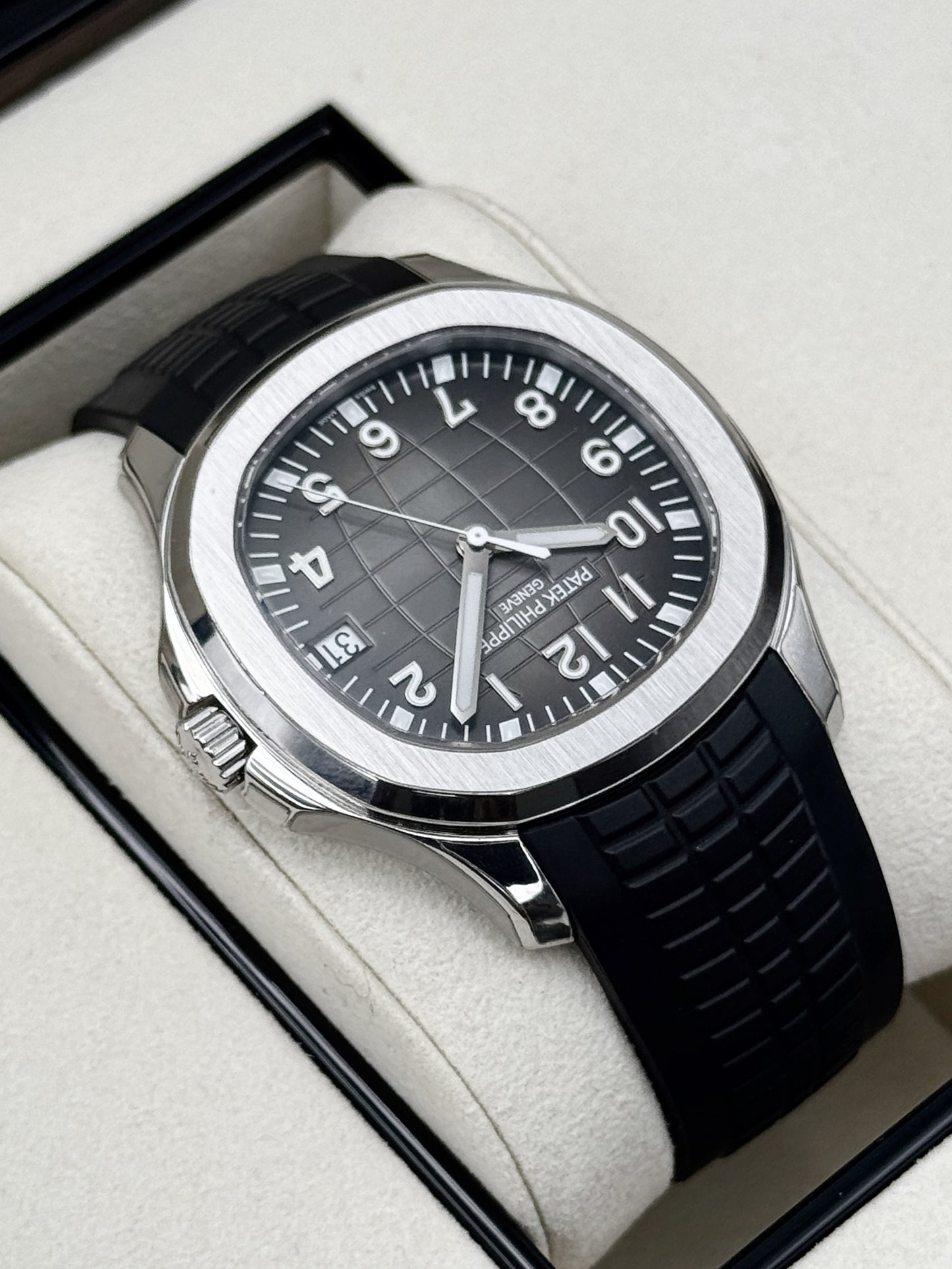 2022 Patek Philippe Aquanaut 40.8mm 5167A Stainless Steel Gray Dial