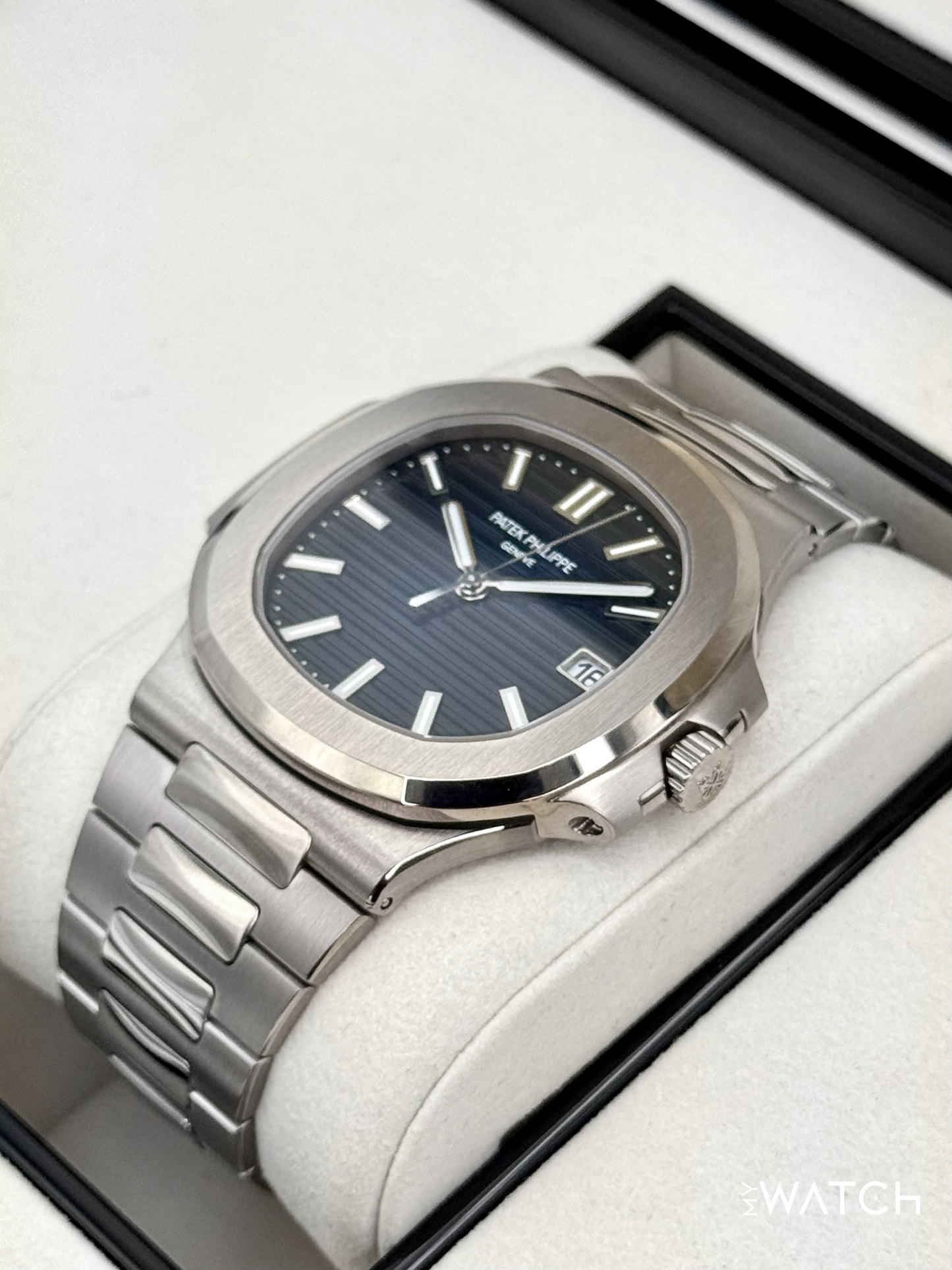 NEW 2025 Patek Philippe Nautilus 41mm 5811/1G White Gold Blue Dial