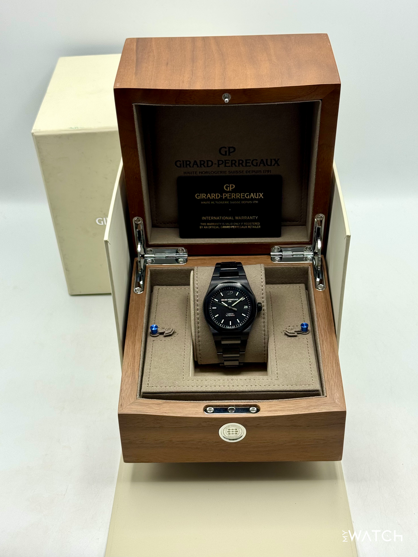 2022 Girard-Perregaux Laureato 42mm 81010-32-631-32A Ceramic Black Dial - MyWatchLLC