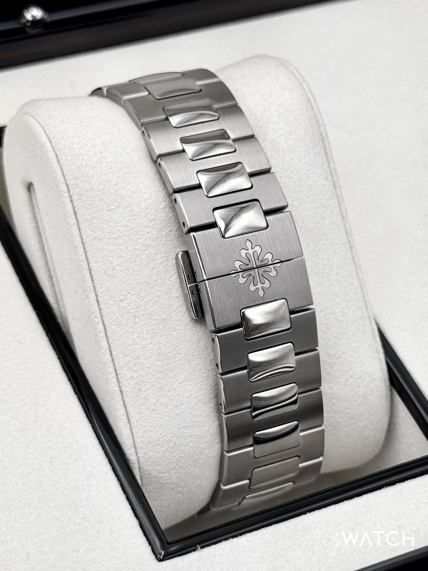 NEW 2025 Patek Philippe Nautilus 41mm 5811/1G White Gold Blue Dial