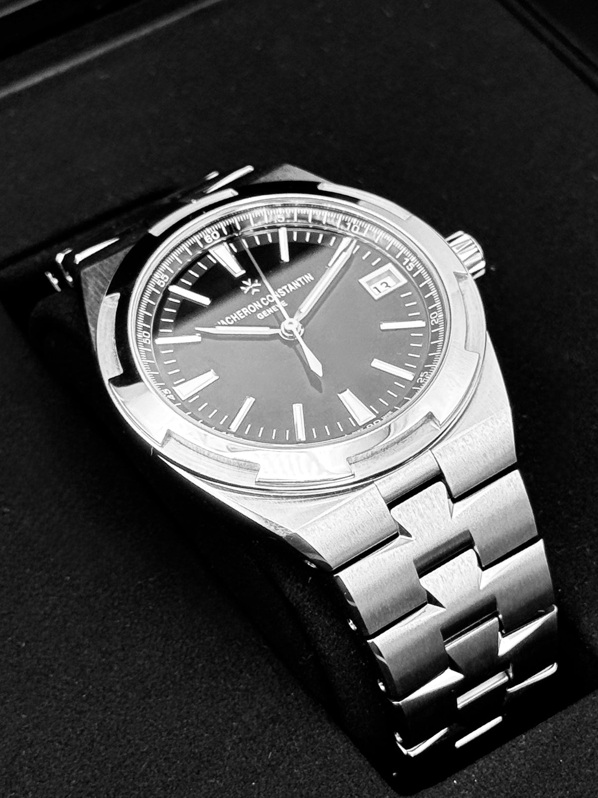 2023 Vacheron Constantin Overseas 41mm 4500V Stainless Black Dial