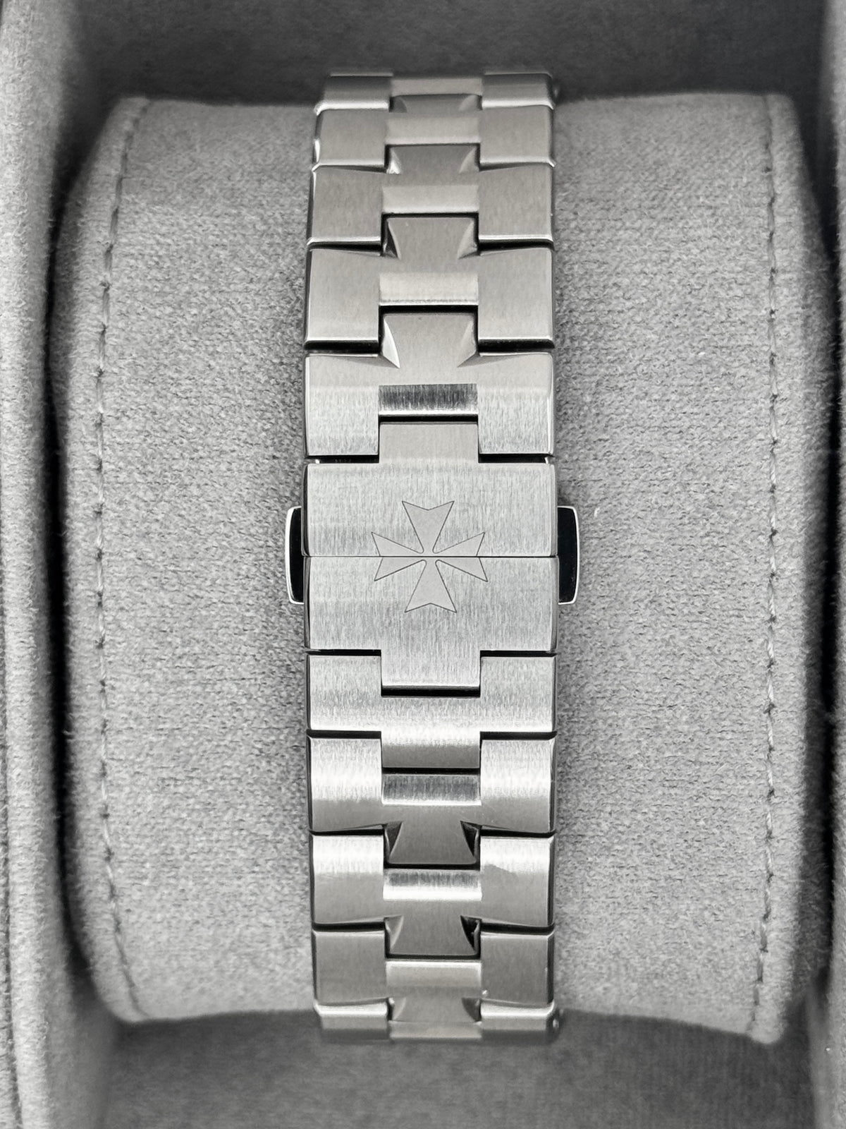 2026 Vacheron Constantin Overseas 42mm 5520V Stainless Steel Black Dial