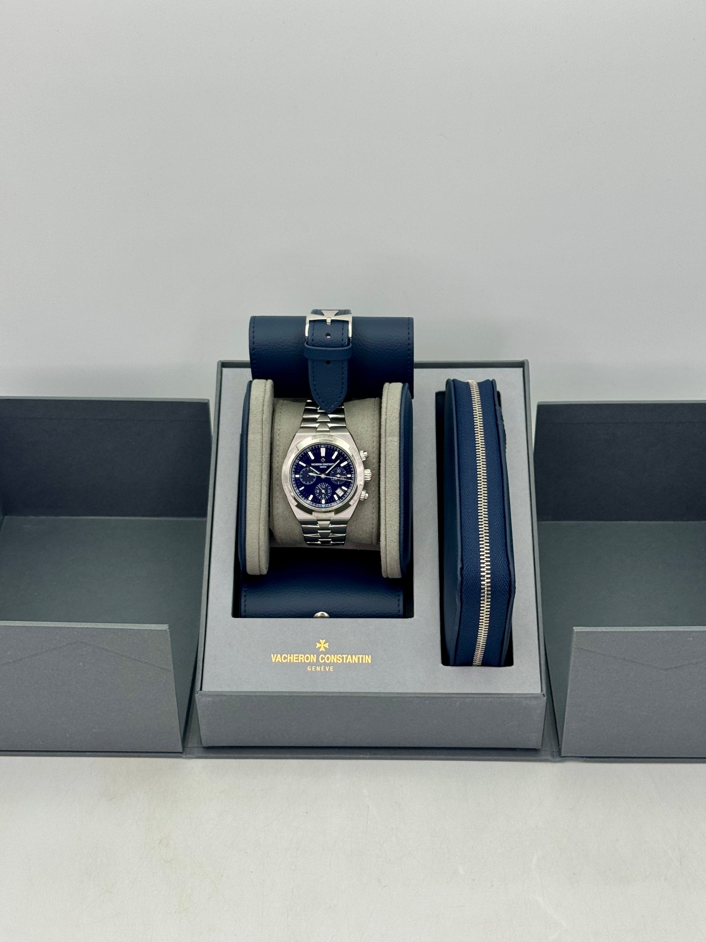 2025 Vacheron Constantin Overseas 42.5mm 5520V Stainless Steel Blue Dial