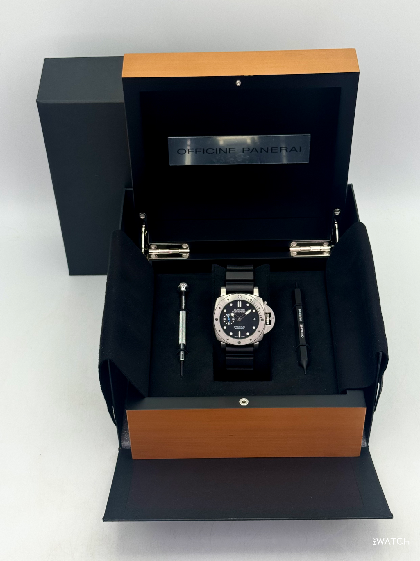 2018 Panerai Luminor Submersible 1950 3 Days 42mm PAM00682 Black Dial