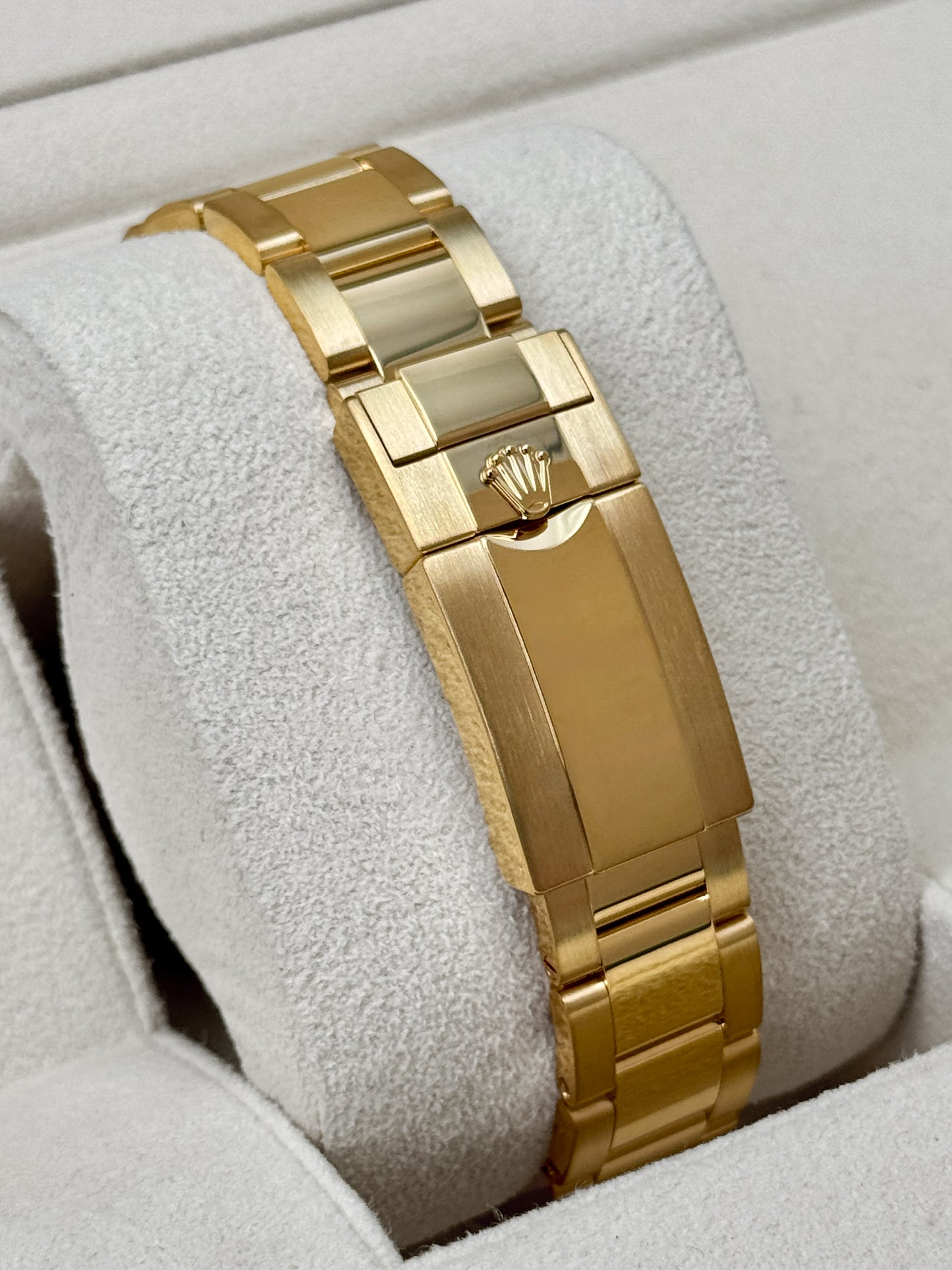 2022 Rolex Yacht-Master II 44mm 116688 18K Yellow Gold White Dial