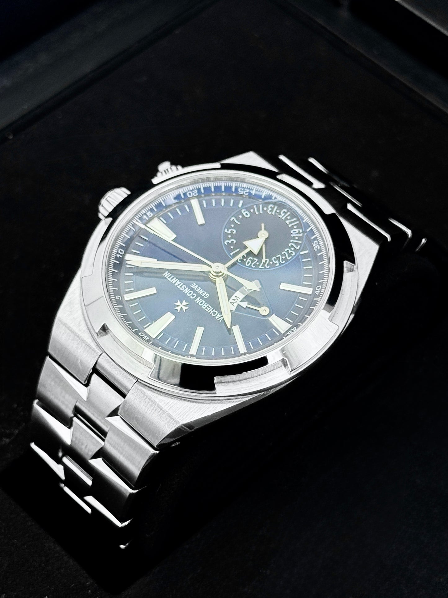 2024 Vacheron Constantin Overseas Dual Time 41mm 7920V Blue Dial