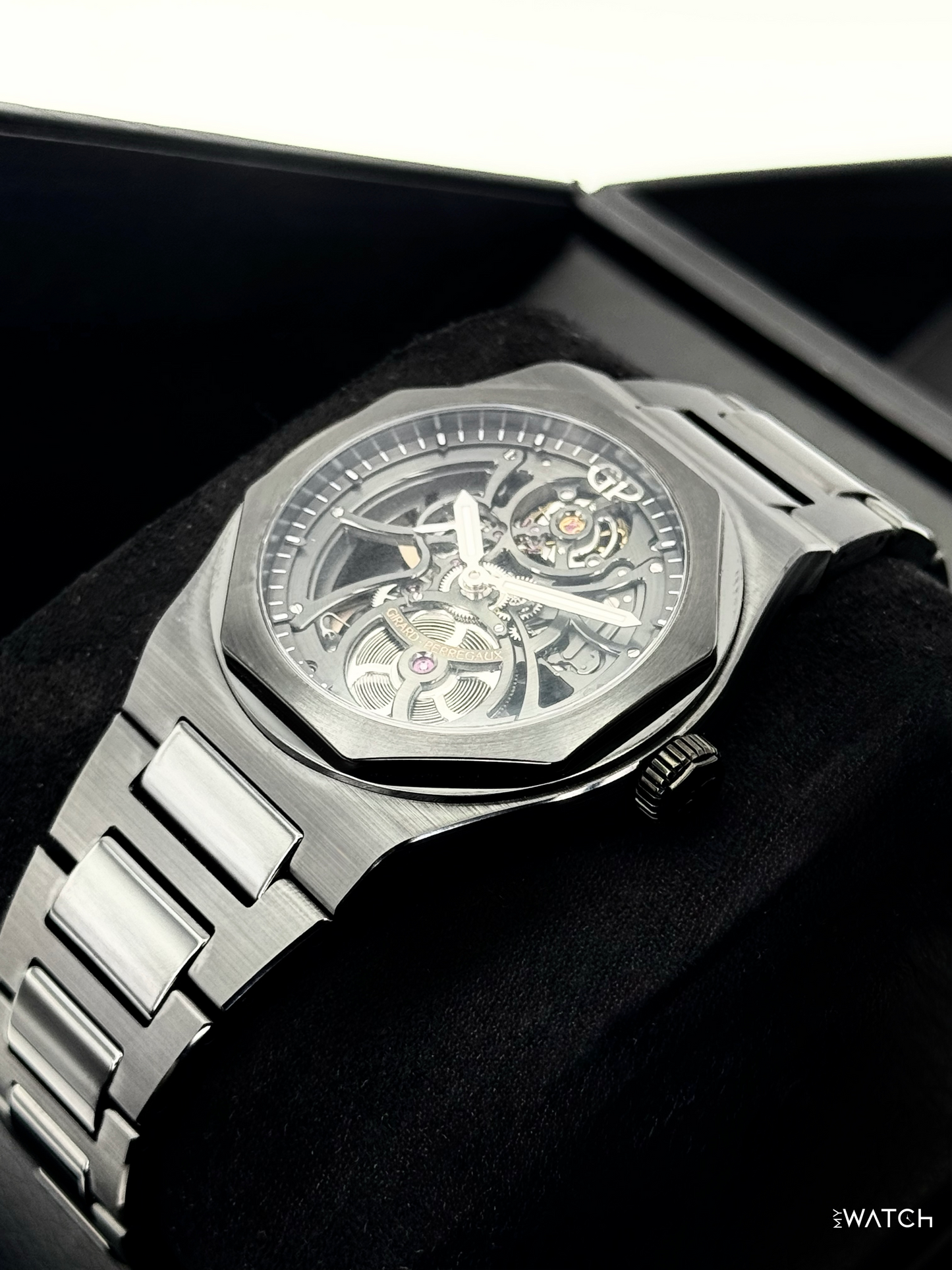 NEW 2025 Girard-Perregaux Laureato 42mm 81015-32-001-32A Black Skelton Dial - MyWatchLLC