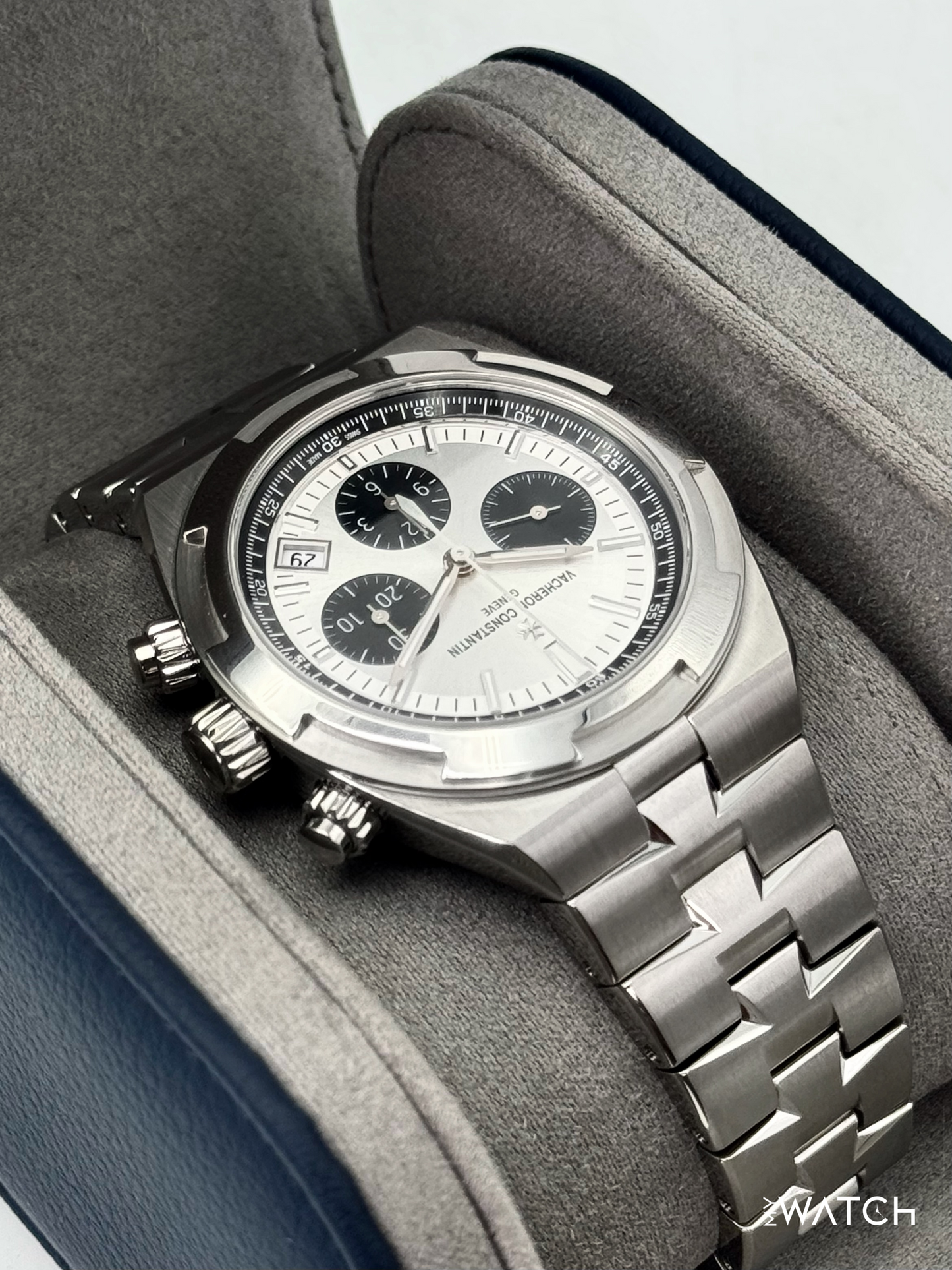 2025 Vacheron Constantin Overseas 42.5mm 5520V Stainless Steel Silver Dial - MyWatchLLC