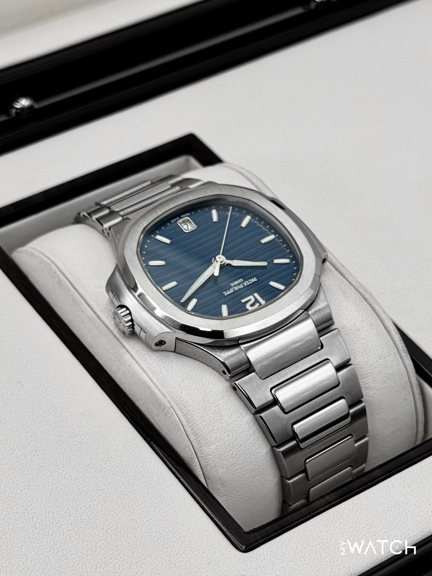 2017 Patek Philippe Nautilus 35.2mm 7118/1A-001 Stainless Steel Blue Dial