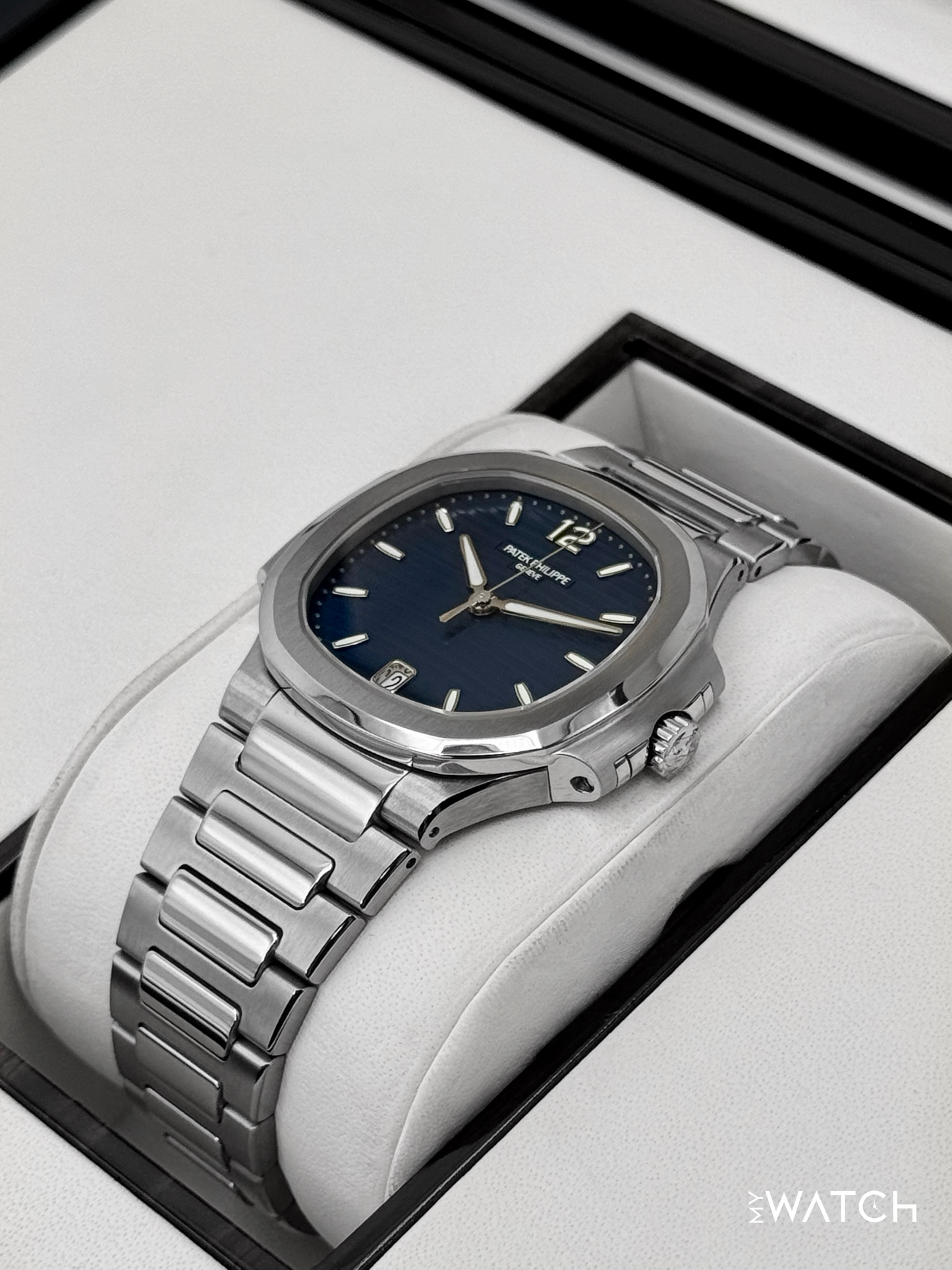 2017 Patek Philippe Nautilus 35.2mm 7118/1A-001 Stainless Steel Blue Dial
