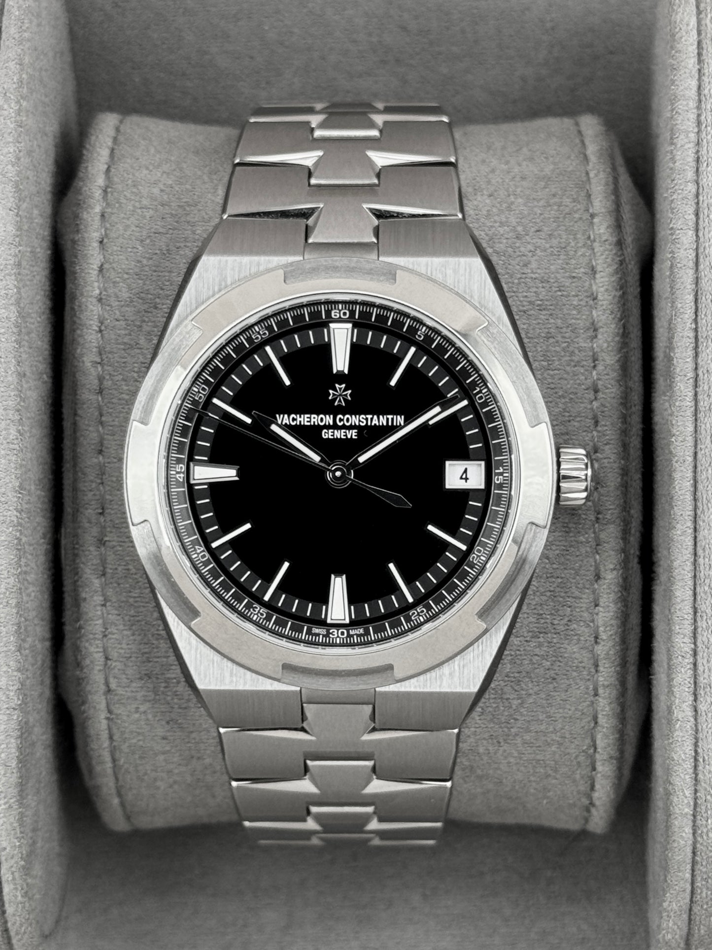 2026 Vacheron Constantin Overseas 41mm 4520V Stainless Steel Black Dial