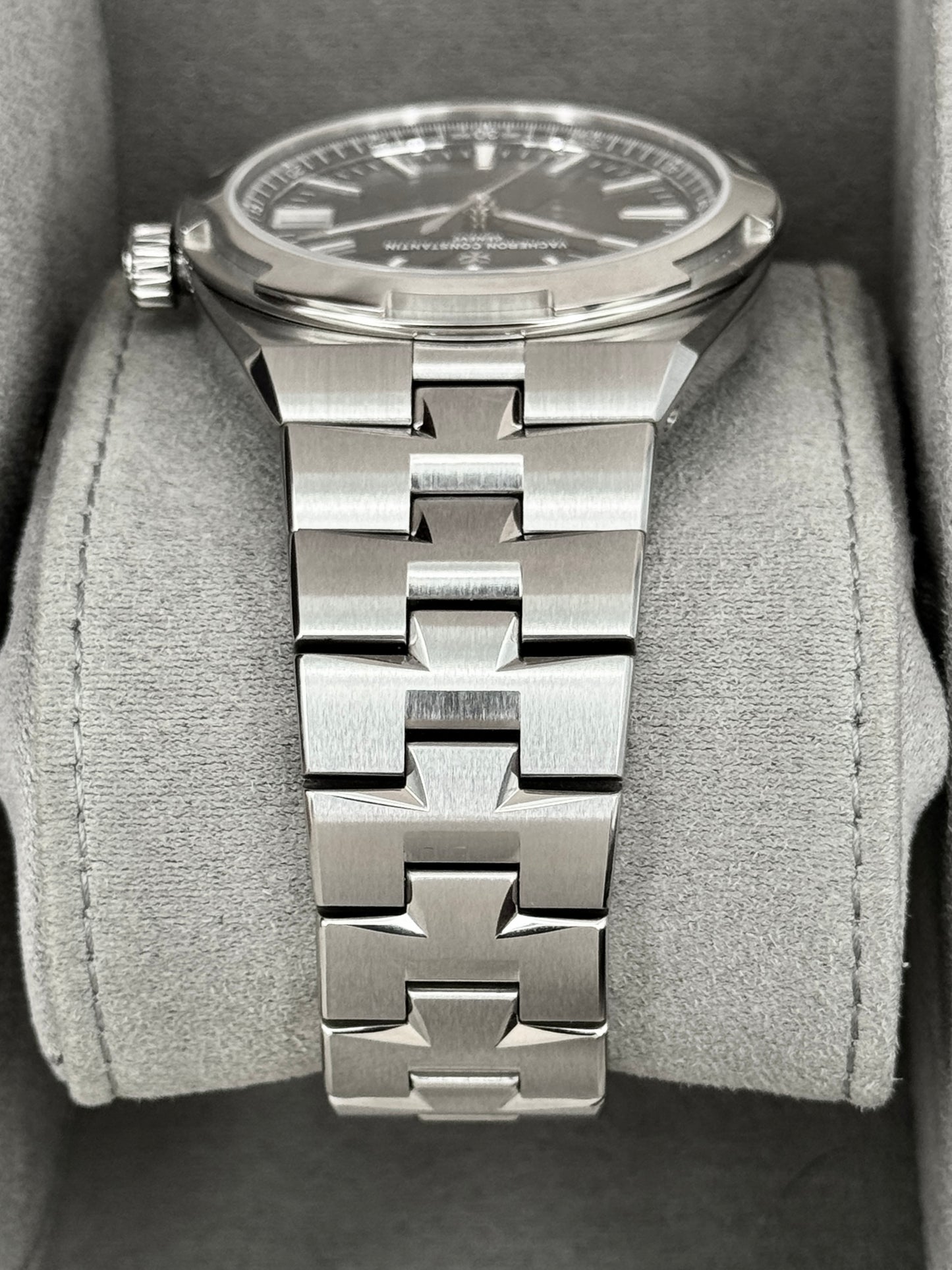 2026 Vacheron Constantin Overseas 41mm 4520V Stainless Steel Black Dial