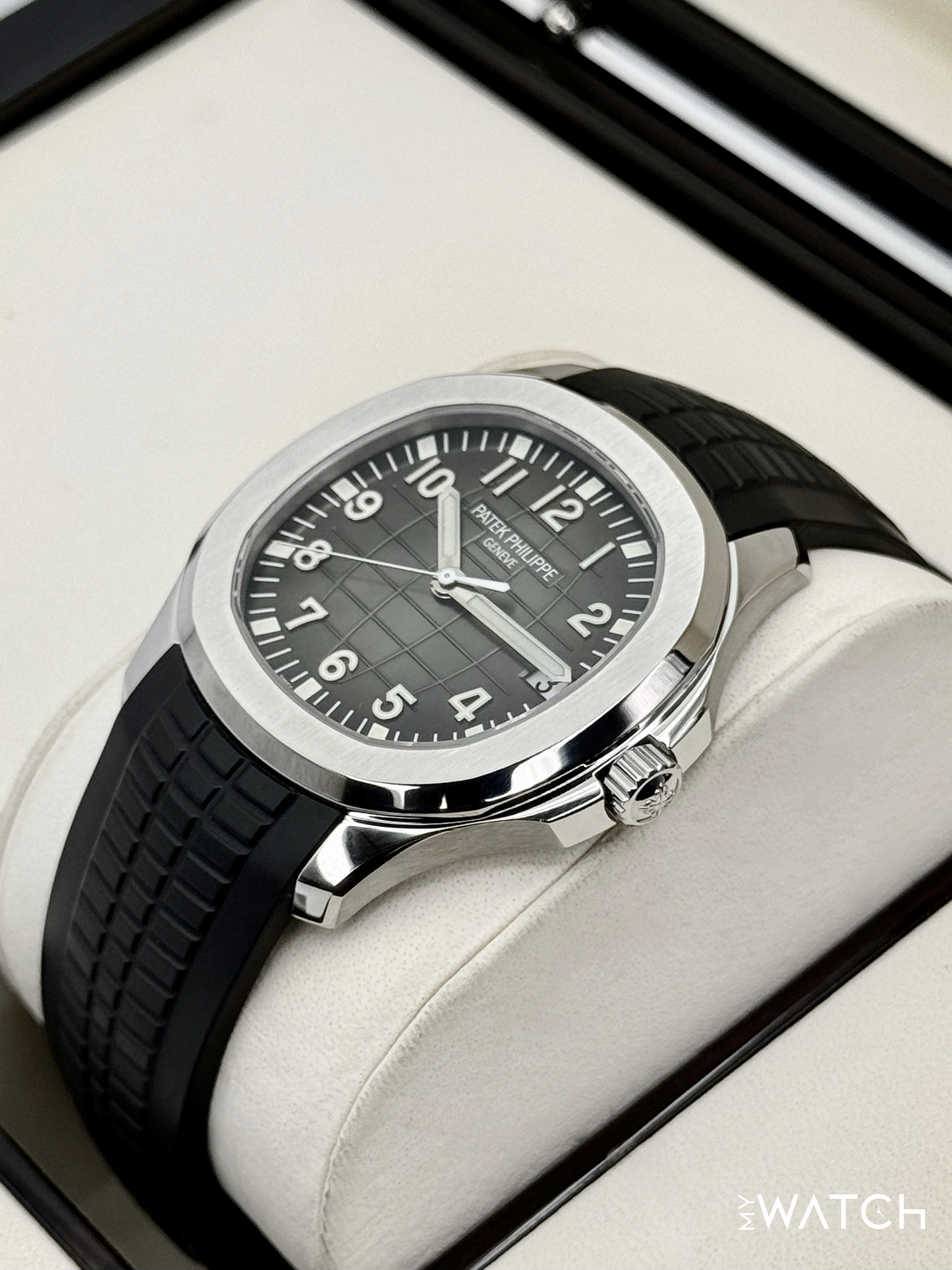 2018 Patek Philippe Aquanaut 40.8mm 5167A-001 Stainless Steel Gray Dial