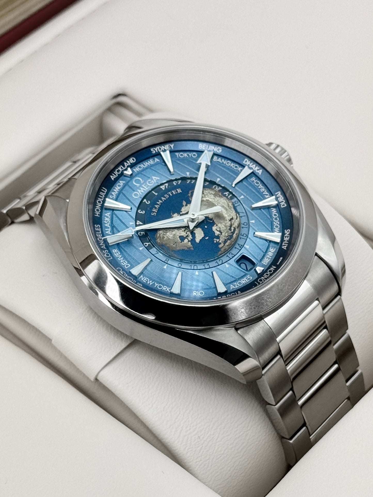 2025 Omega Seamaster Aqua Terra Worldtimer 43mm 220.10.43.22.03.002 Blue Dial