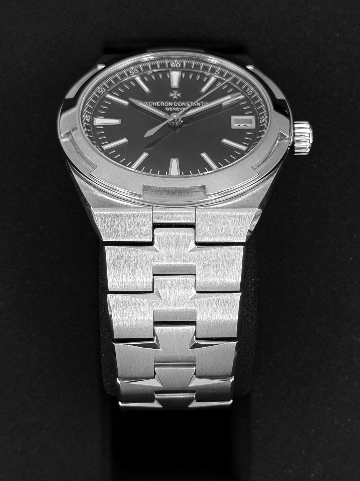 2023 Vacheron Constantin Overseas 41mm 4500V Stainless Black Dial