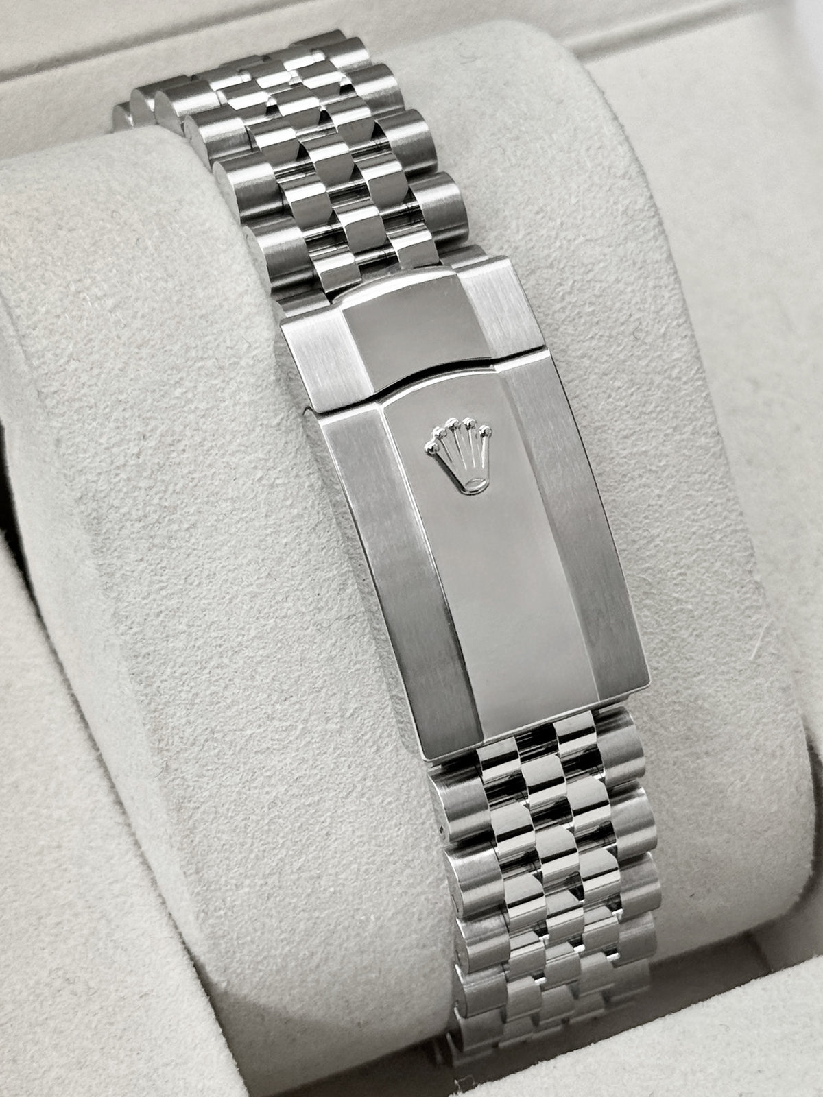 NEW 2026 Rolex Datejust 41mm 126300 Stainless Steel Jubilee Green Ombre Dial