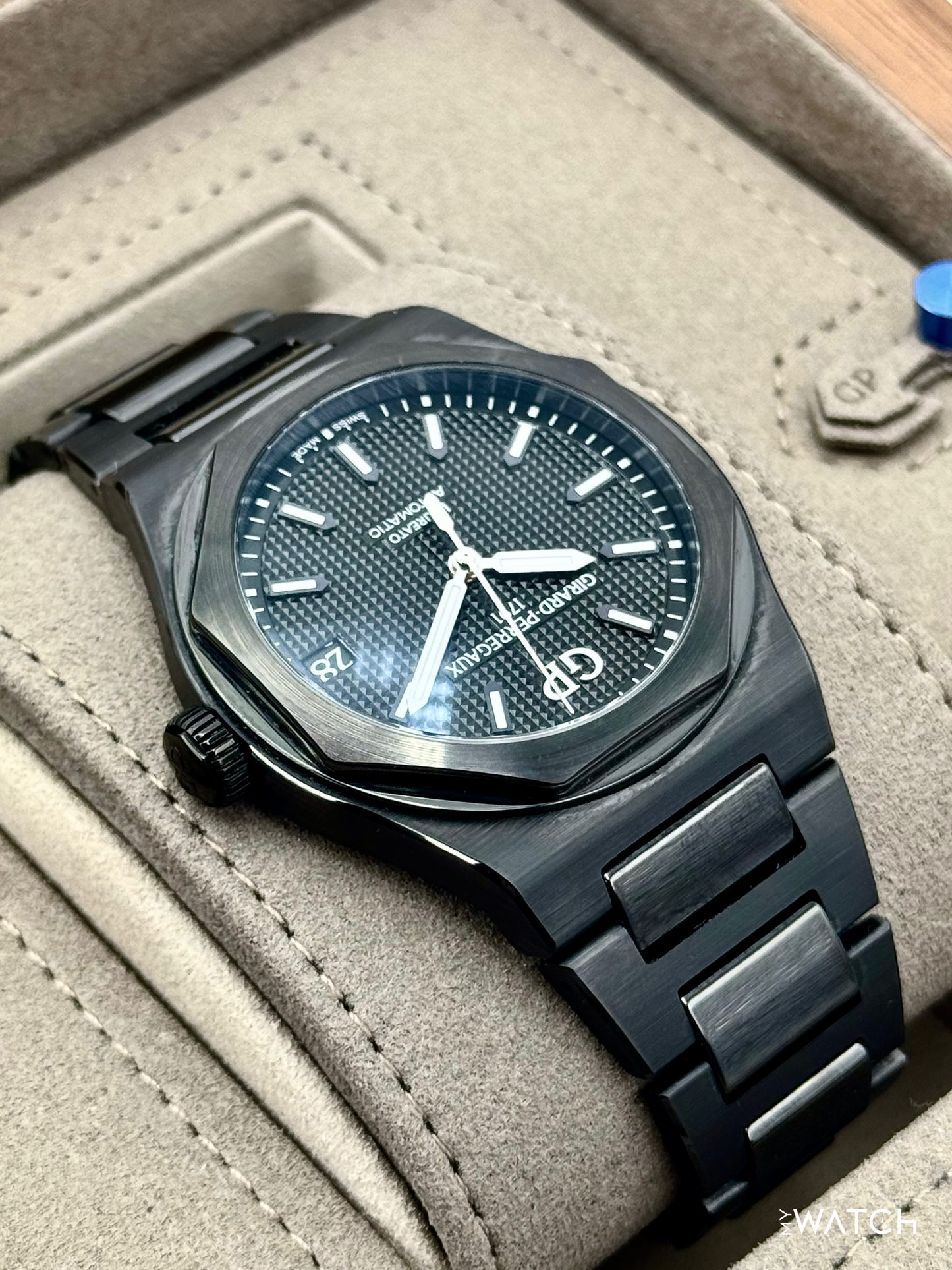 2022 Girard-Perregaux Laureato 42mm 81010-32-631-32A Ceramic Black Dial - MyWatchLLC