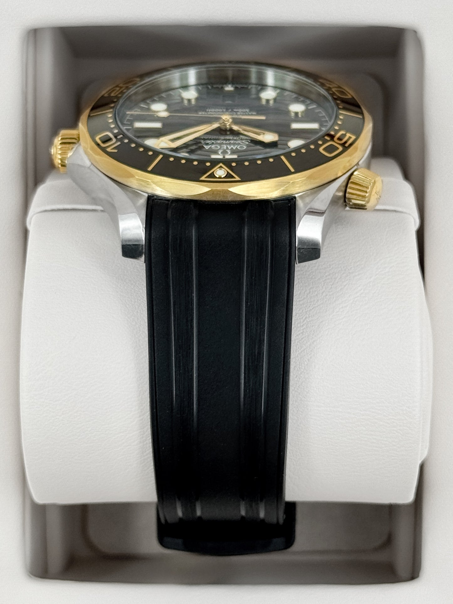 2025 Omega Seamaster Diver 300M 42mm 210.22.42.20.01.001 Black Dial