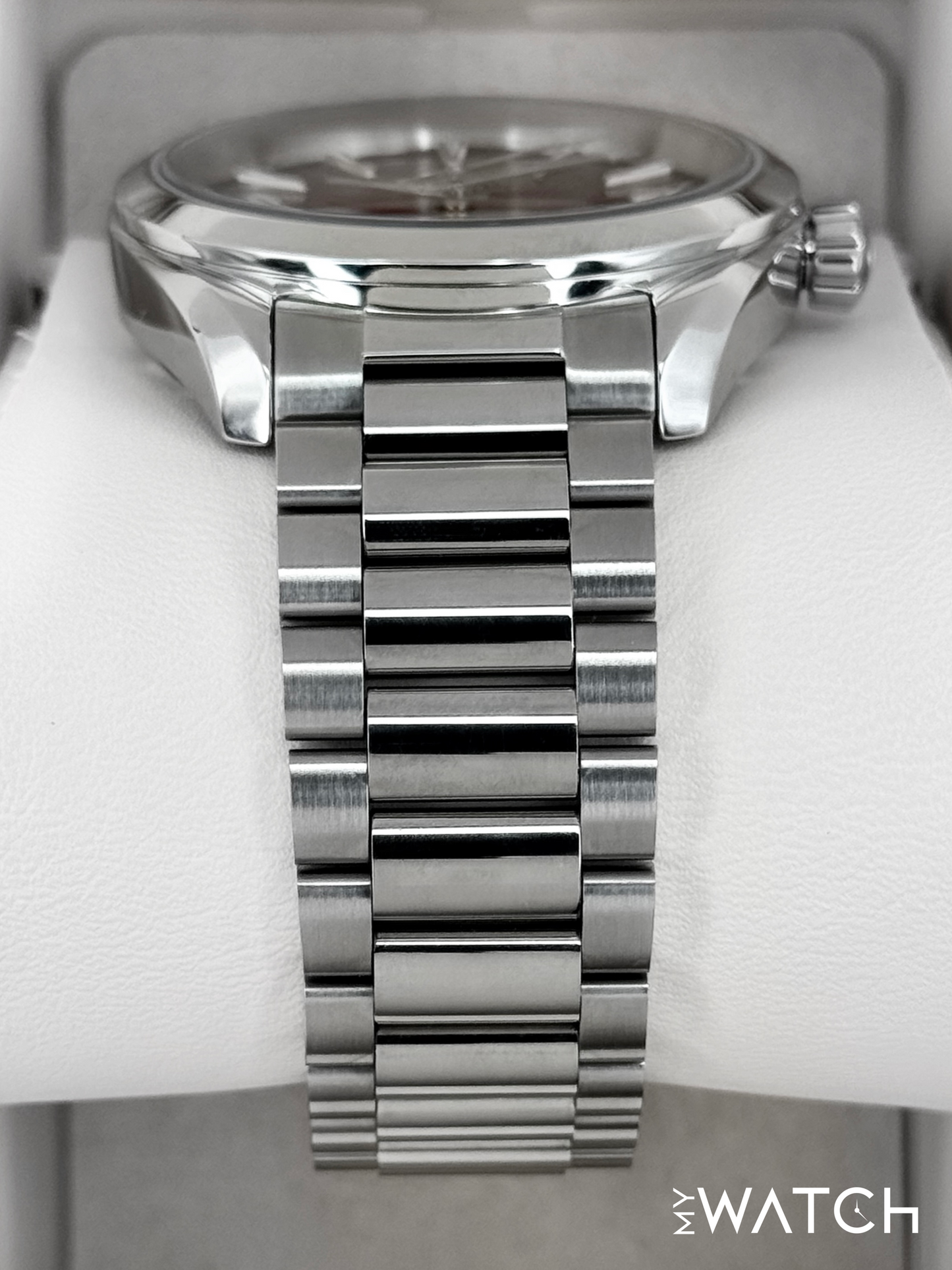 2025 Omega Seamaster Aqua Terra 38mm 220.10.38.20.13.003 Red Dial