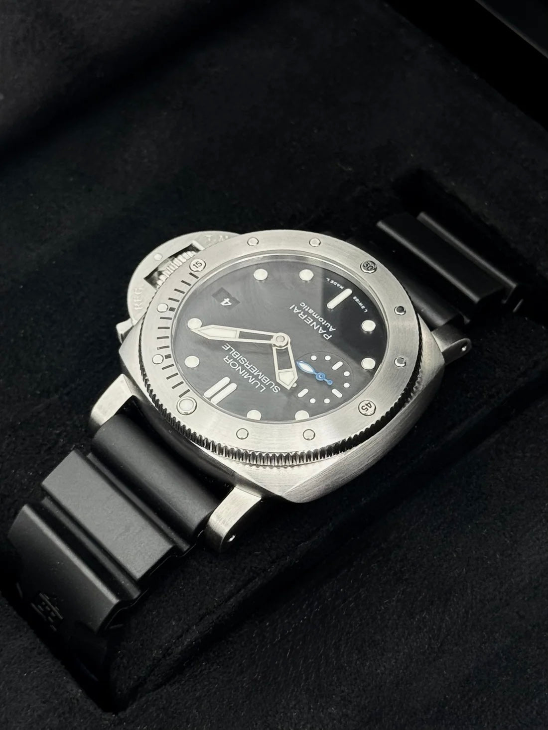 2018 Panerai Luminor Submersible 1950 3 Days 42mm PAM00682 Black Dial