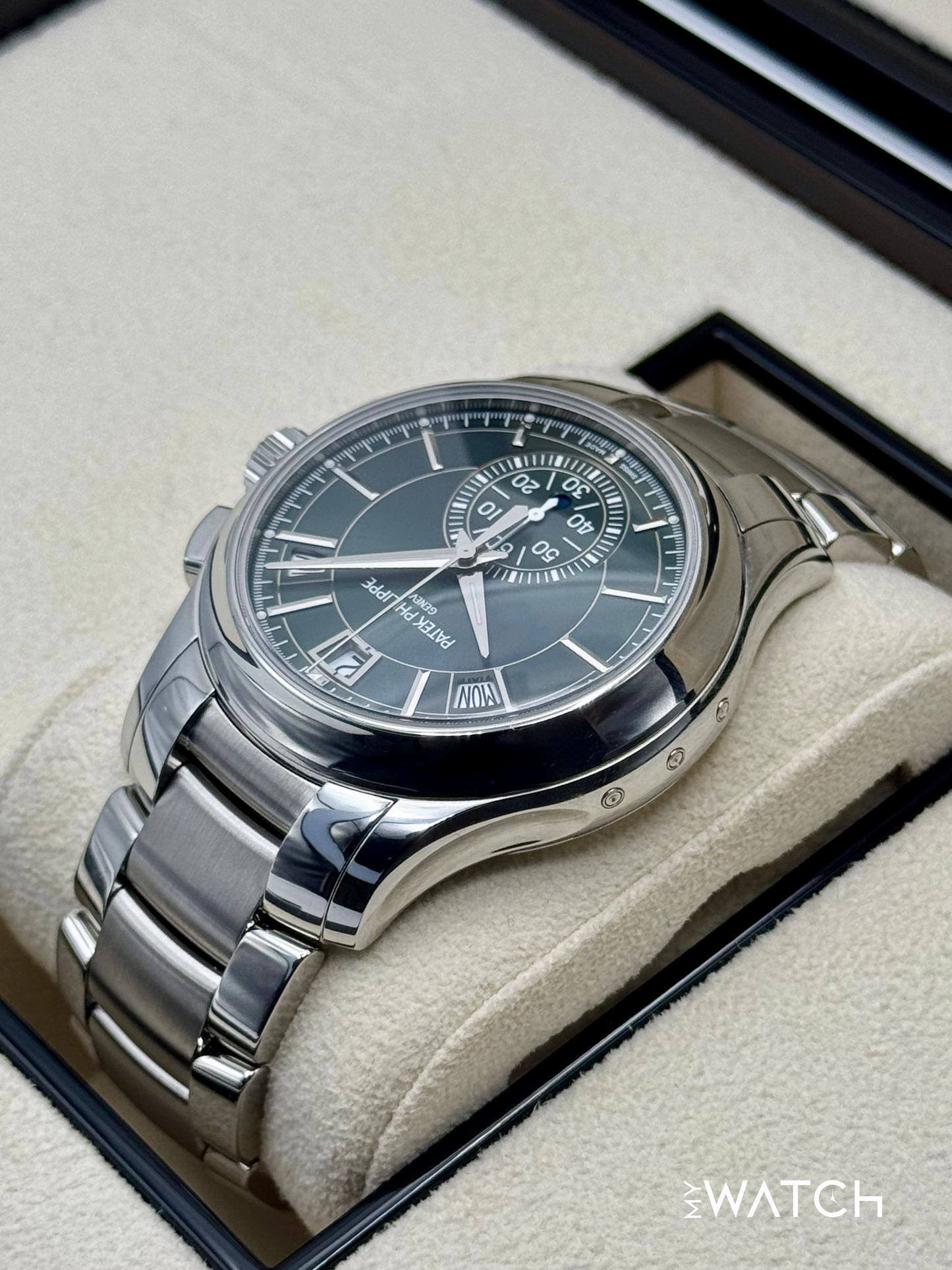 2022 Patek Philippe Flyback Chronograph Annual Calendar 5905/1A Olive Green Dial