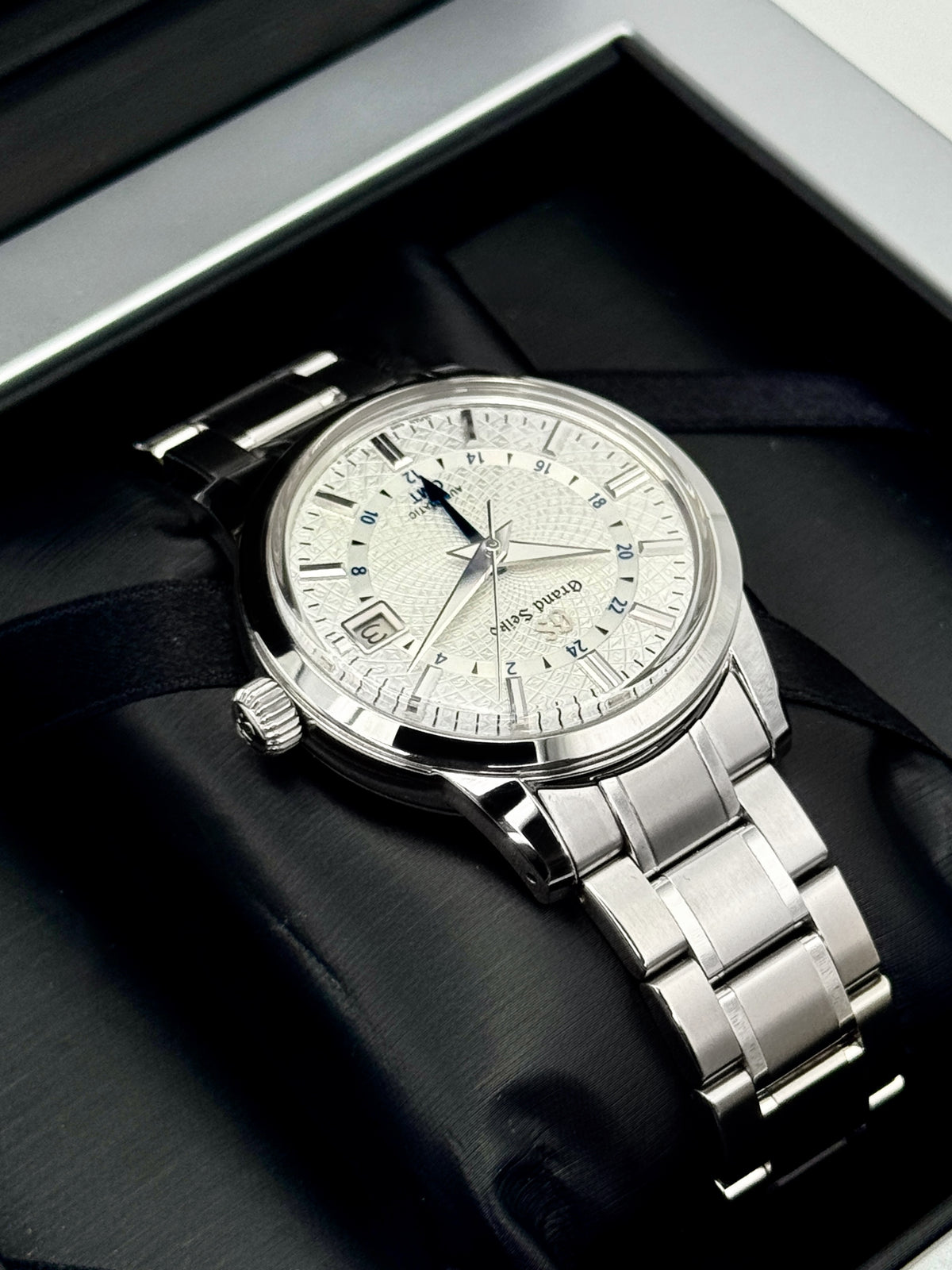 2018 Grand Seiko Elegance Collection 39mm SBGM235 Stainless Steel Silver Dial