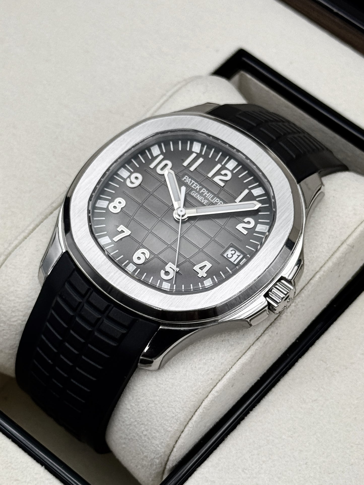 2022 Patek Philippe Aquanaut 40.8mm 5167A Stainless Steel Gray Dial
