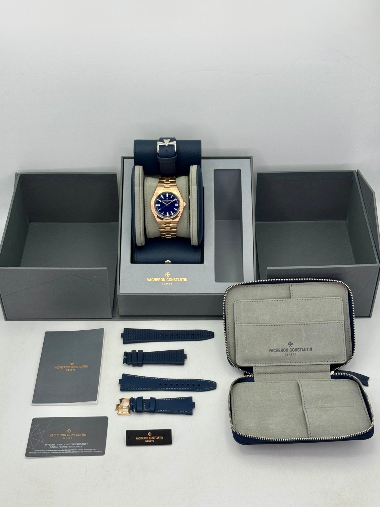 2024 Vacheron Constantin Overseas 41mm 4520V 18kt Pink Gold Blue Dial