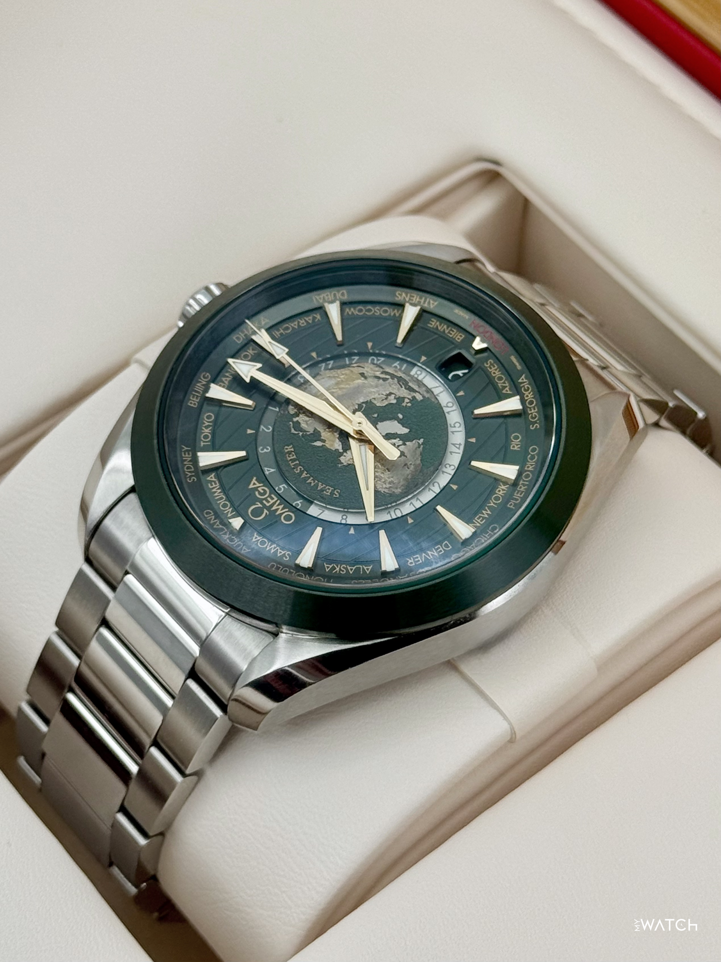 2025 Omega Terra Co-axial Master Chrono GMT 43mm 220.30.43.22.10.001 Green Dial