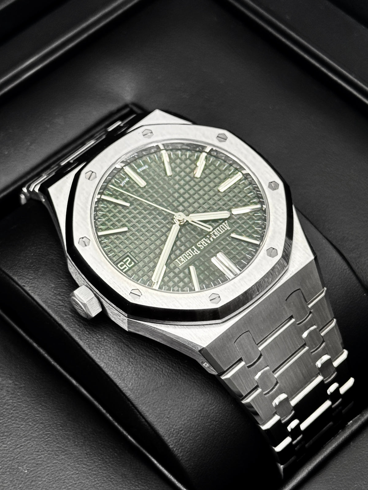 2024 Audemars Piguet Royal Oak 41mm 15510ST Stainless Steel Green Dial