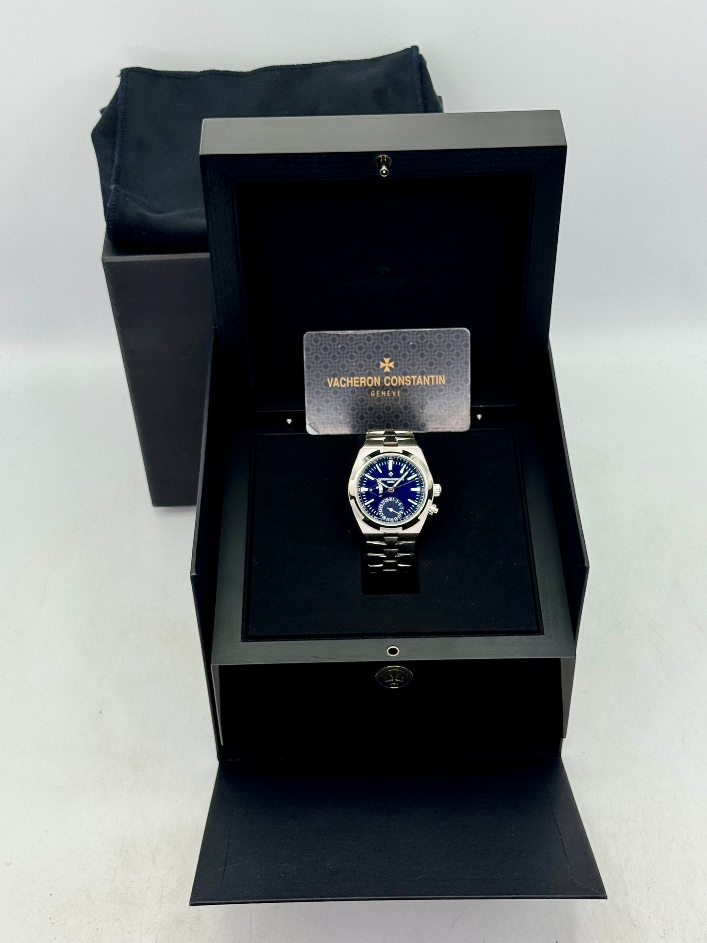 2020 Vacheron Constantin Overseas Dual Time 41mm 7900V Blue Dial