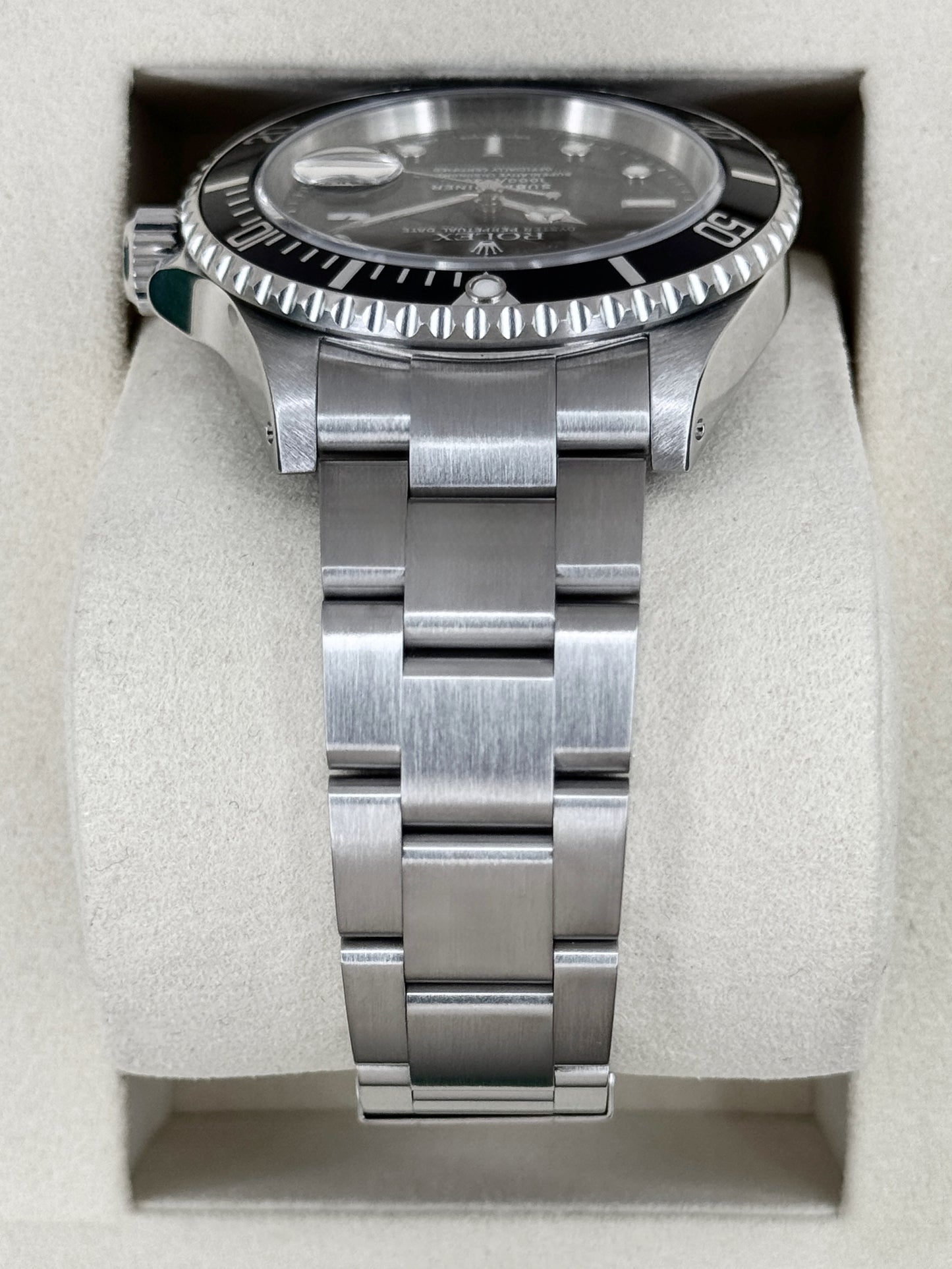 2000 Rolex Submariner 40mm 16610 Stainless Steel Black Dial (Collector's Set)