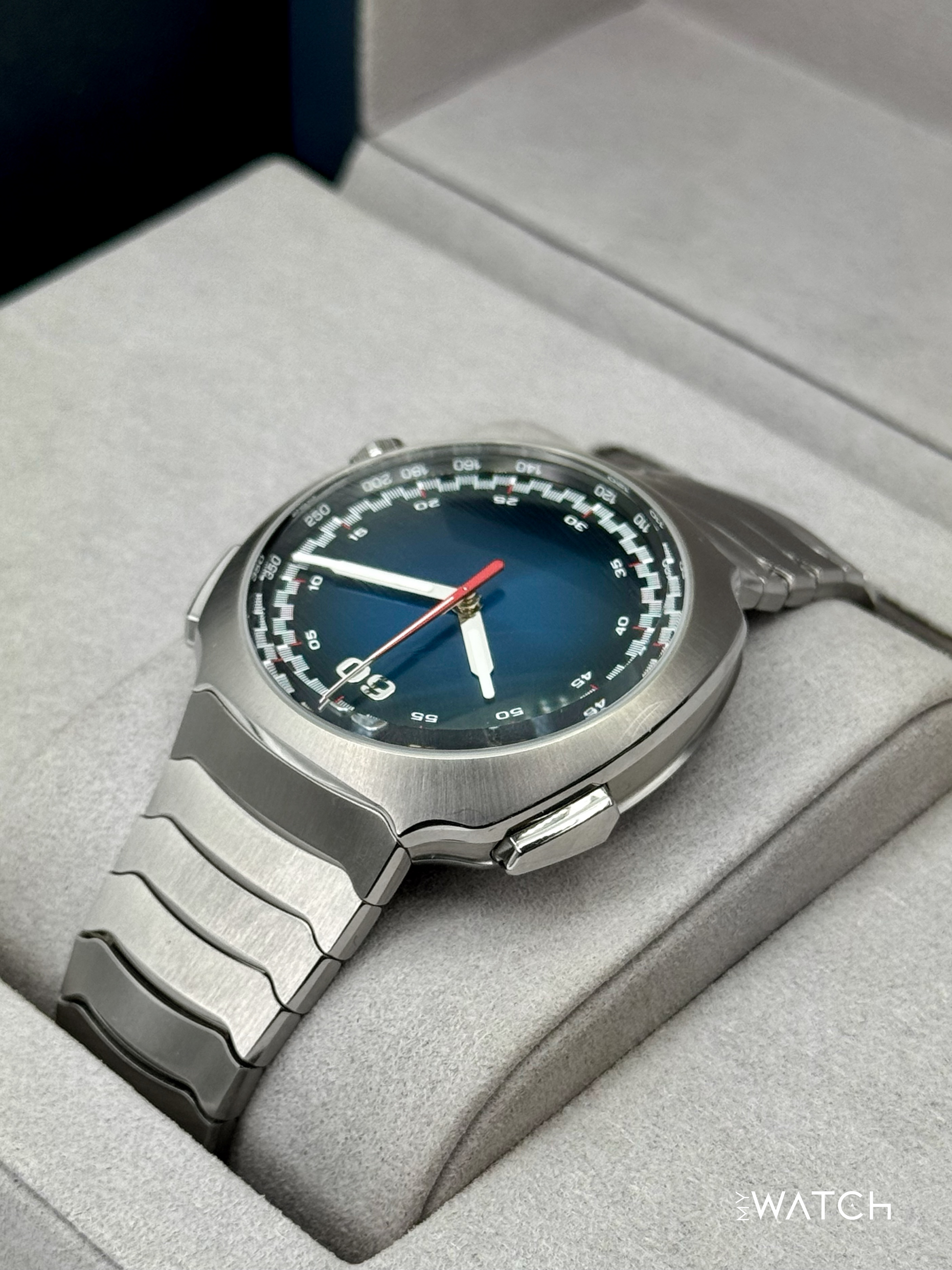 2025 H. Moser & Cie. Streamliner Flyback Chronograph 42.3mm 6907-1200 Blue Dial - MyWatchLLC