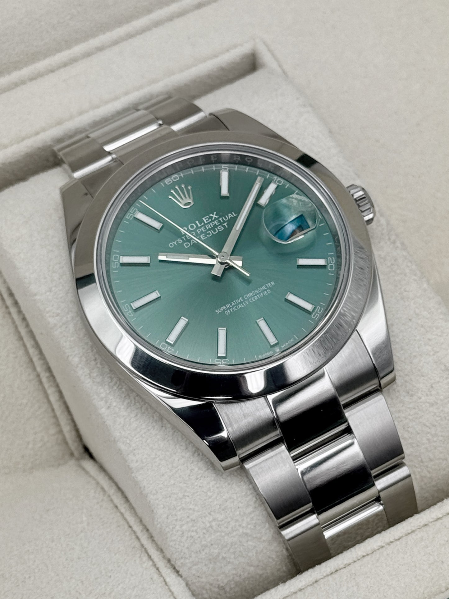 2025 Rolex Datejust 41mm 126300 Stainless Steel Oyster Green Dial