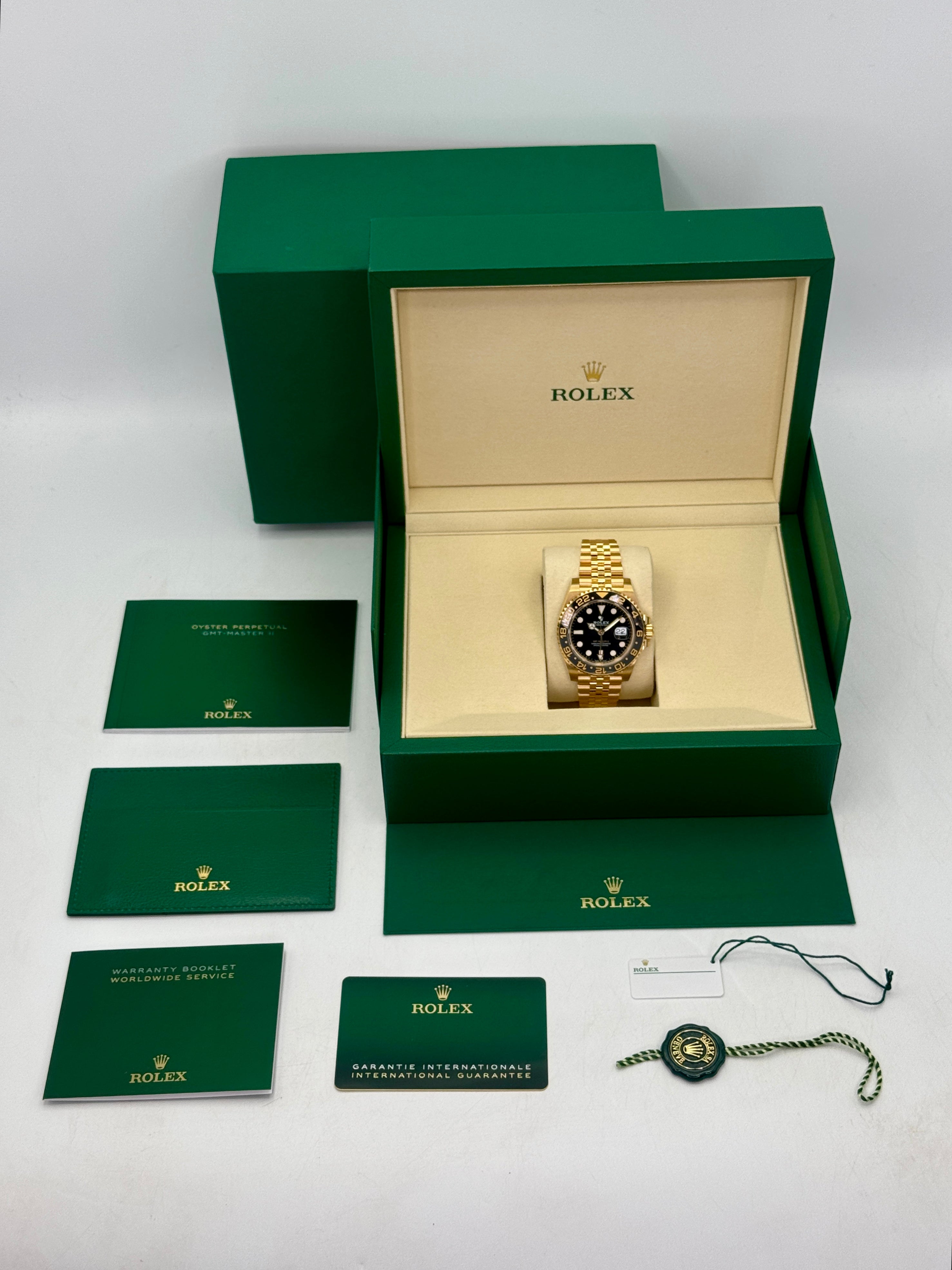 キャビテーション NEW 2025 Rolex GMT-Master II 40mm 126718GRNR Yellow Gold Jubilee Black