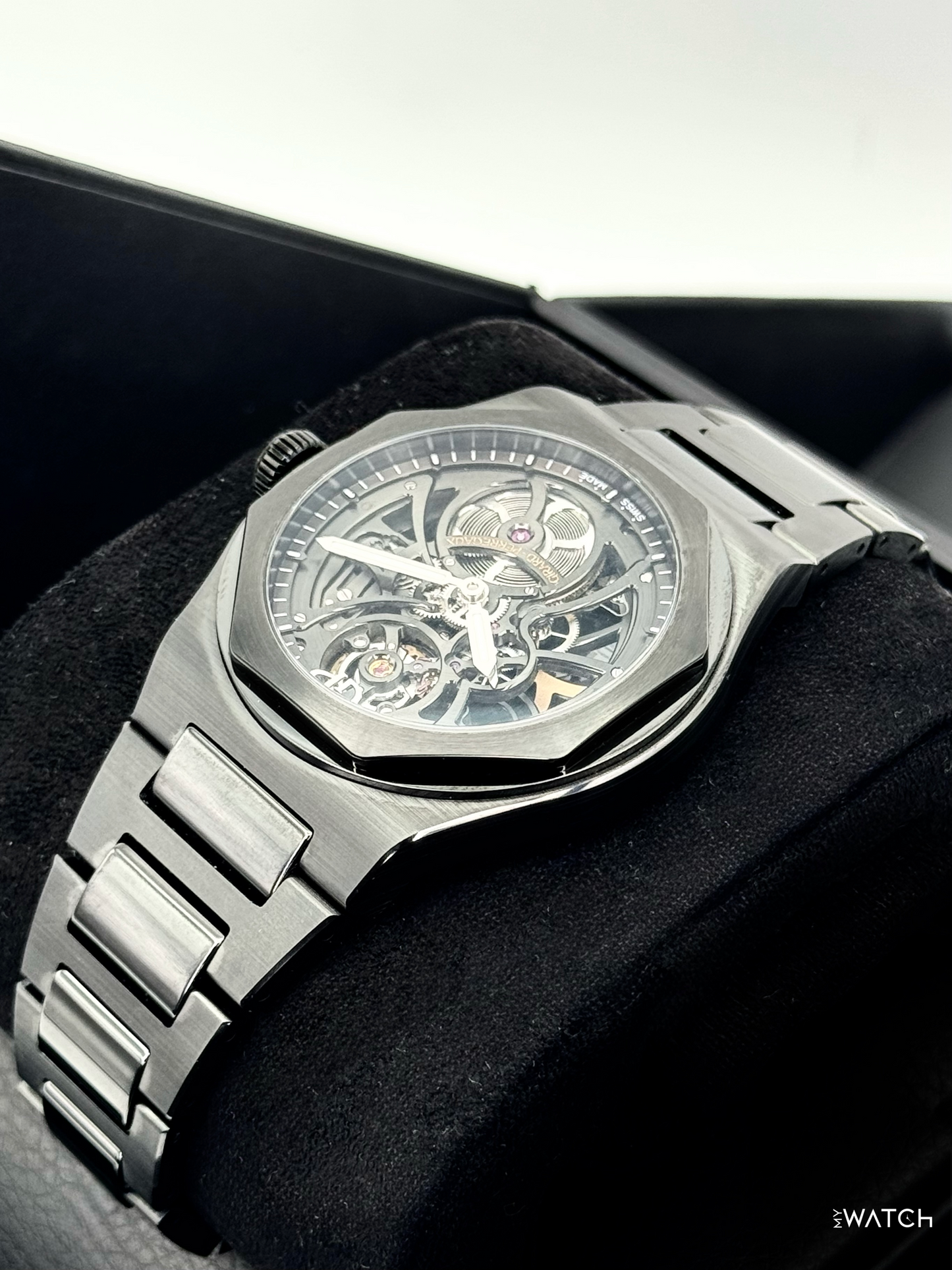 NEW 2025 Girard-Perregaux Laureato 42mm 81015-32-001-32A Black Skelton Dial - MyWatchLLC
