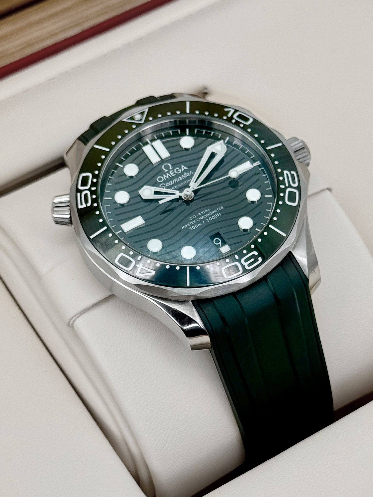 2026 Omega Seamaster Master Chronometer 42mm 210.32.42.20.10.001 Green Dial