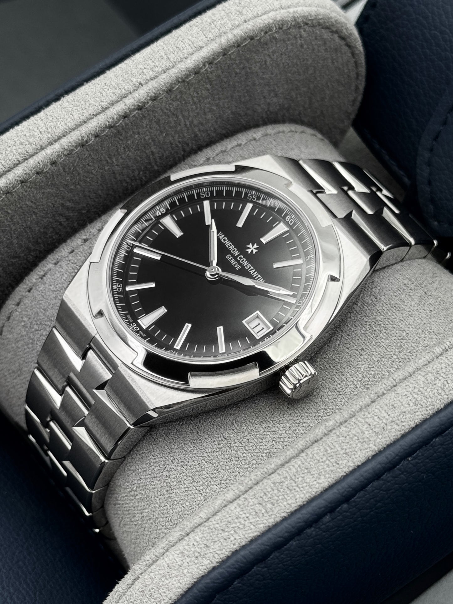 NEW 2026 Vacheron Constantin Overseas 41mm 4520V Stainless Steel Black Dial