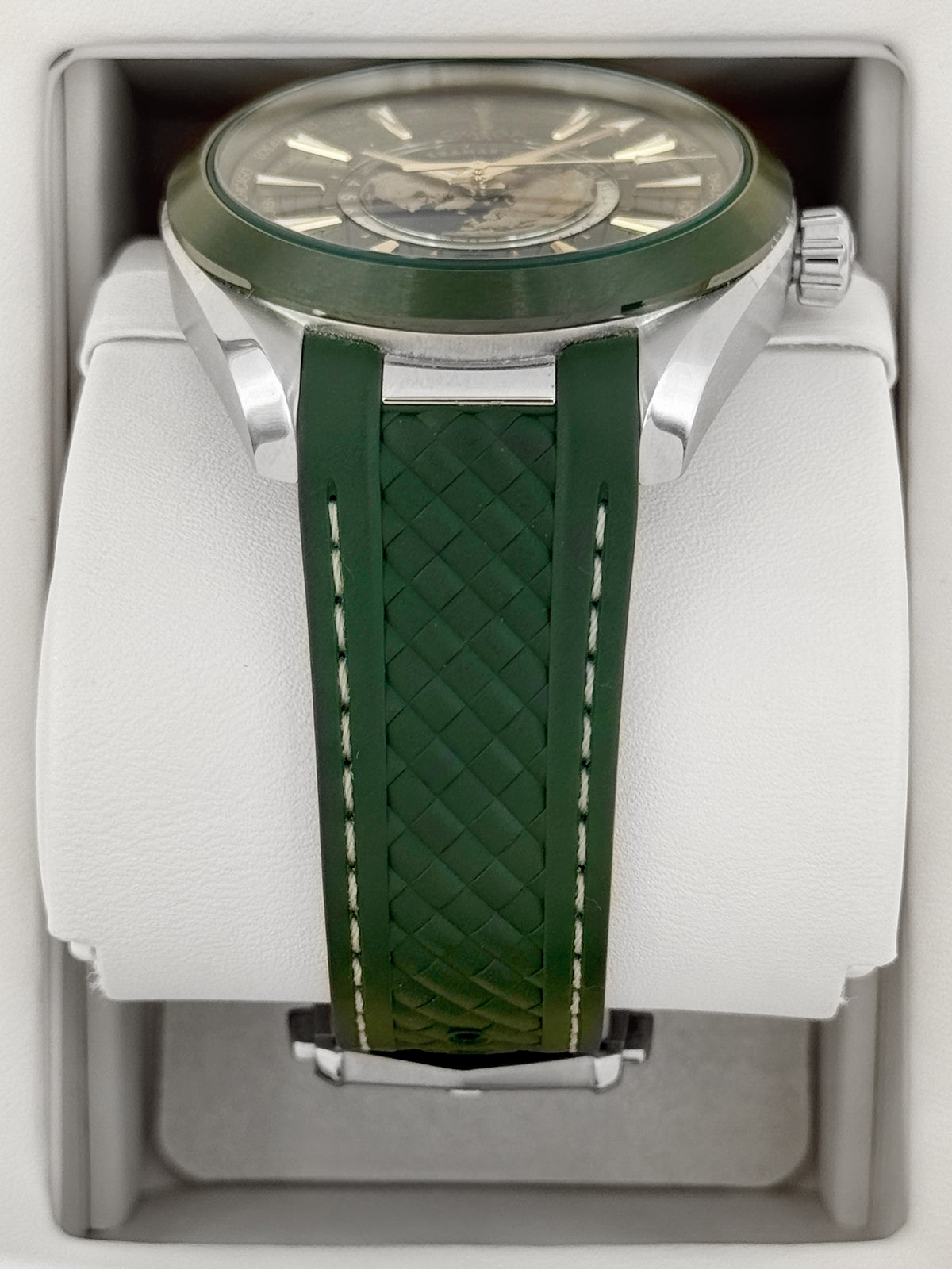 2025 Omega Seamaster Aqua Terra Worldtimer 43mm 220.32.43.22.10.001 Green Dial