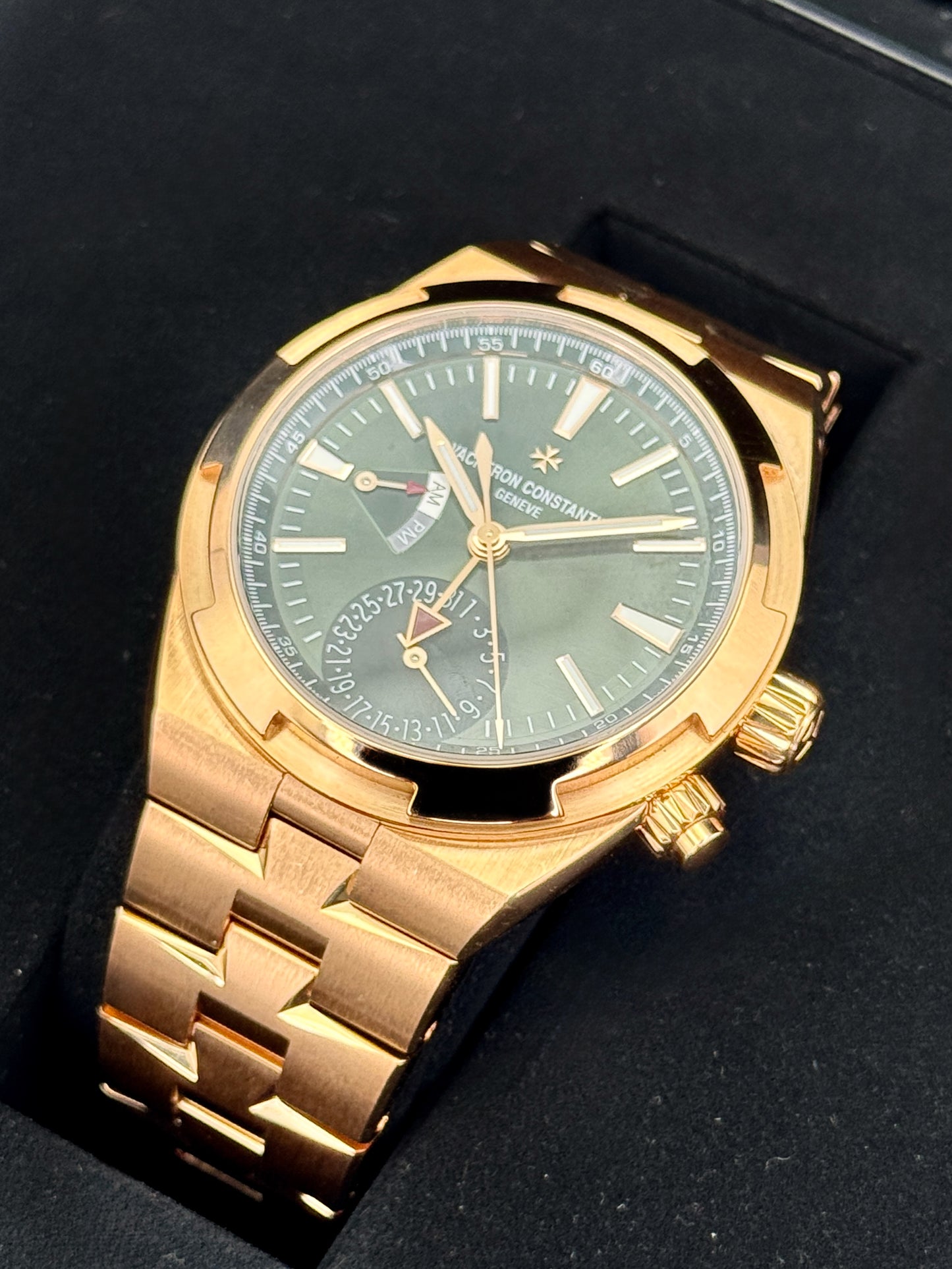 2024 Vacheron Constantin Overseas Dual Time 41mm 7920V Rose Gold Green Dial